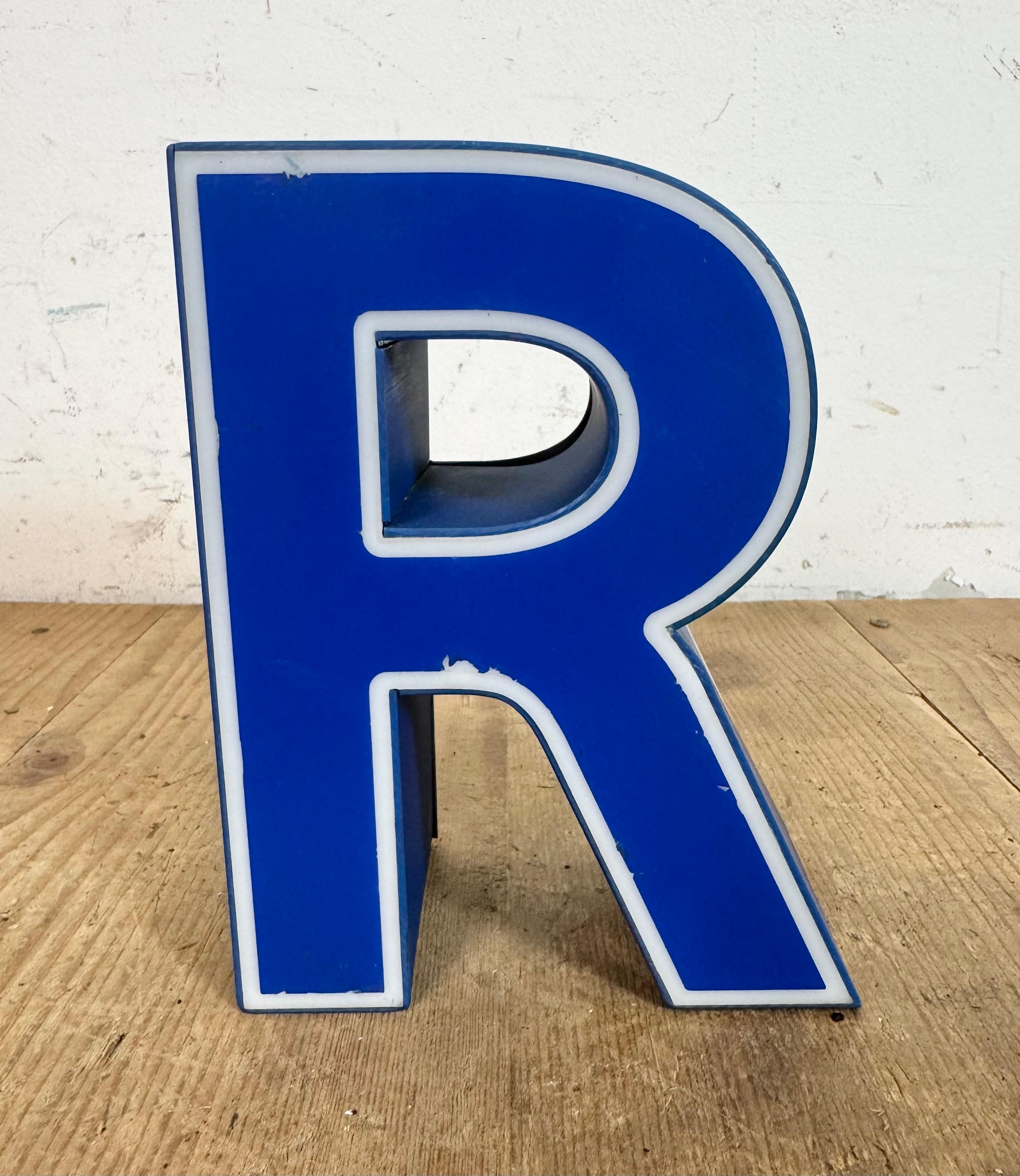 Letra R iluminada de plástico azul vintage, años 70 en Bueno estado para la venta en Kojetice, CZ