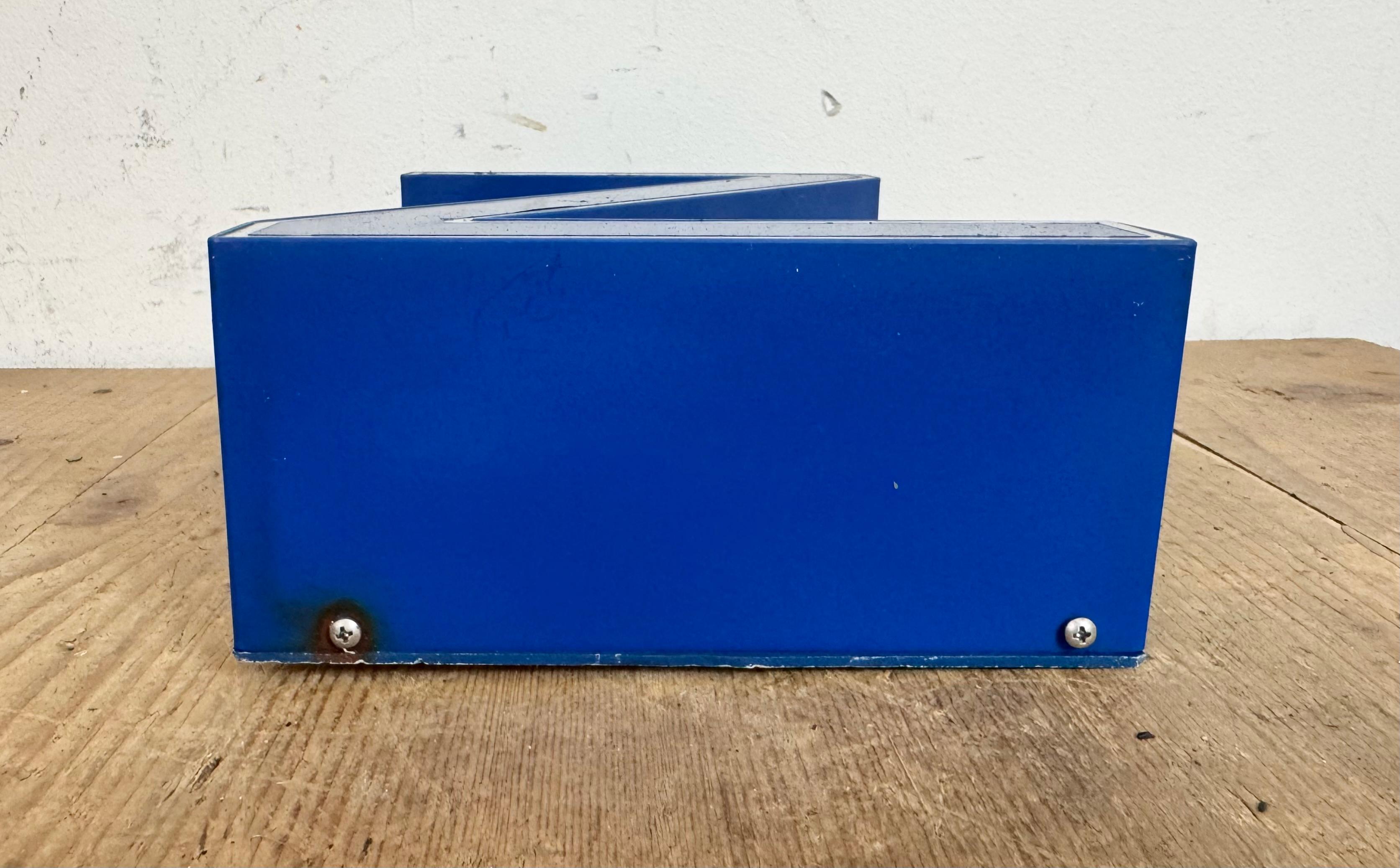 Vintage Blue Plastic Illuminated Letter Z , 1970s For Sale 2