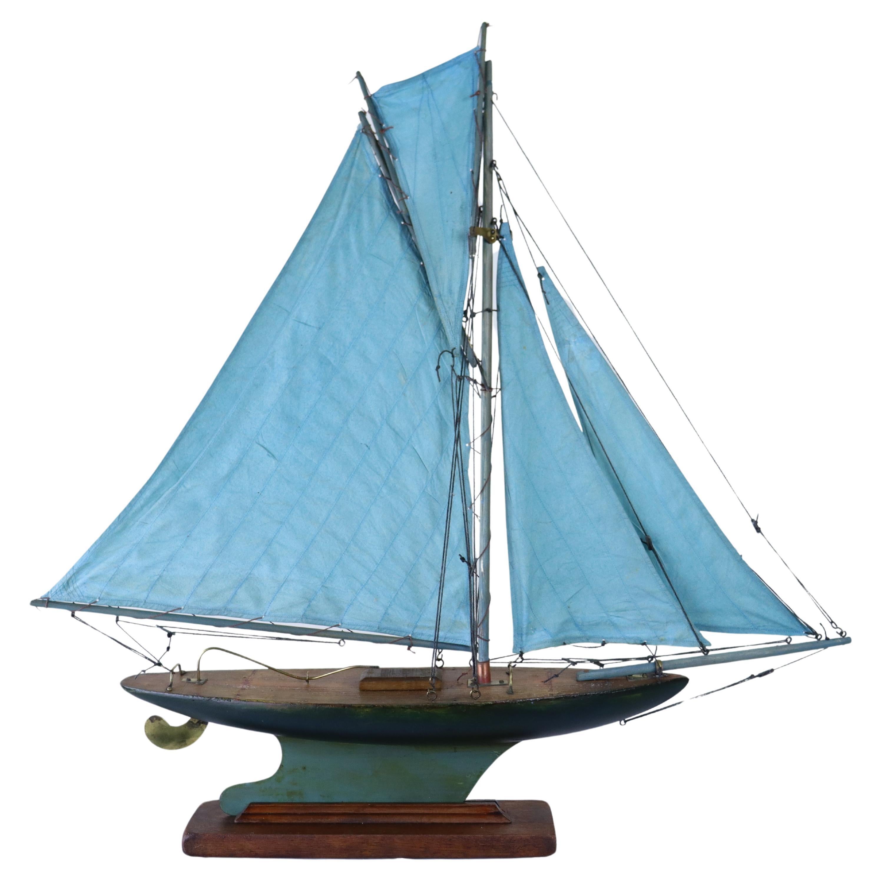 Blaue Segel-Teich- Yacht im Vintage-Stil - I