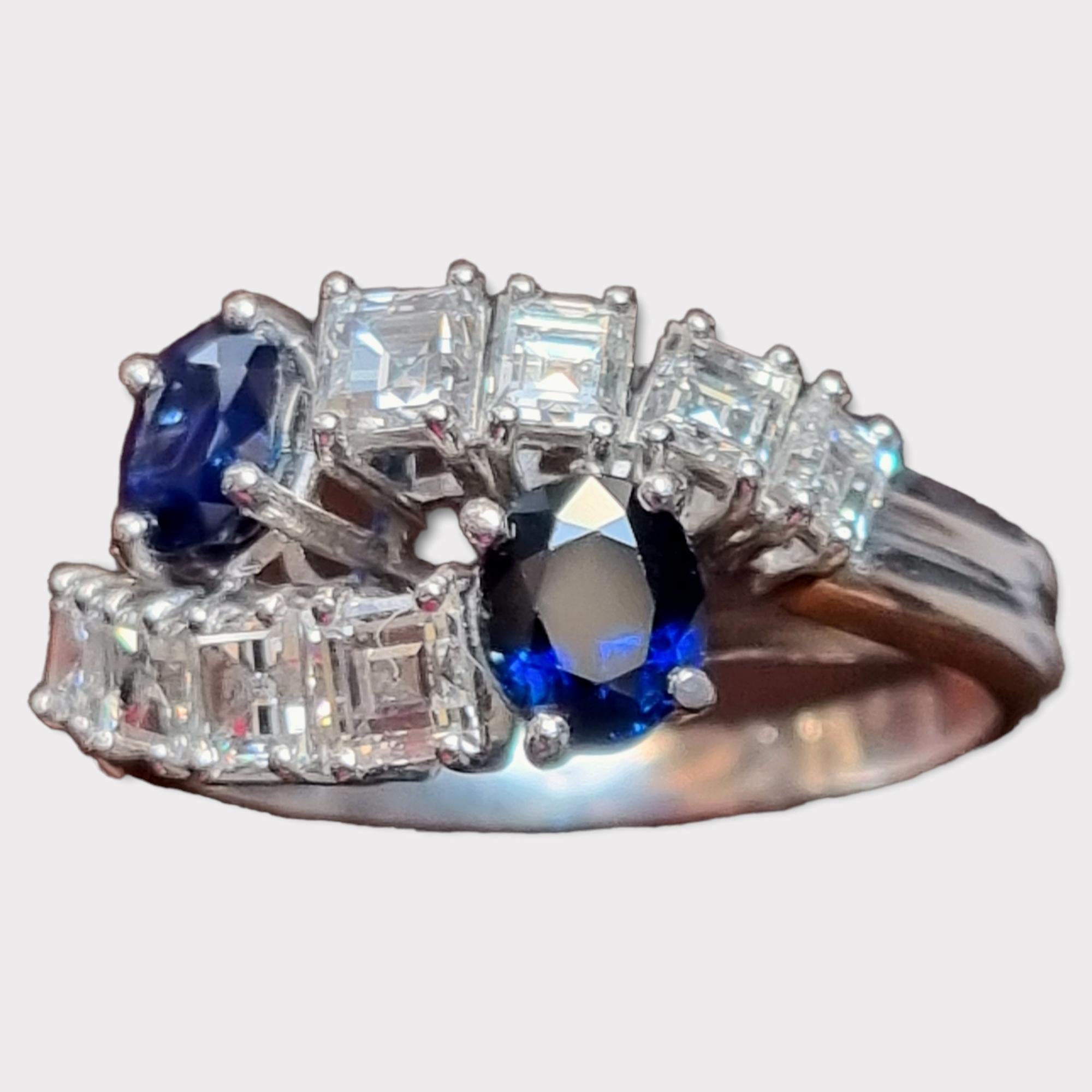 Vintage Blue Sapphire and Carre Diamond Toi et Moi Crossover Ring, 18K Gold For Sale 3