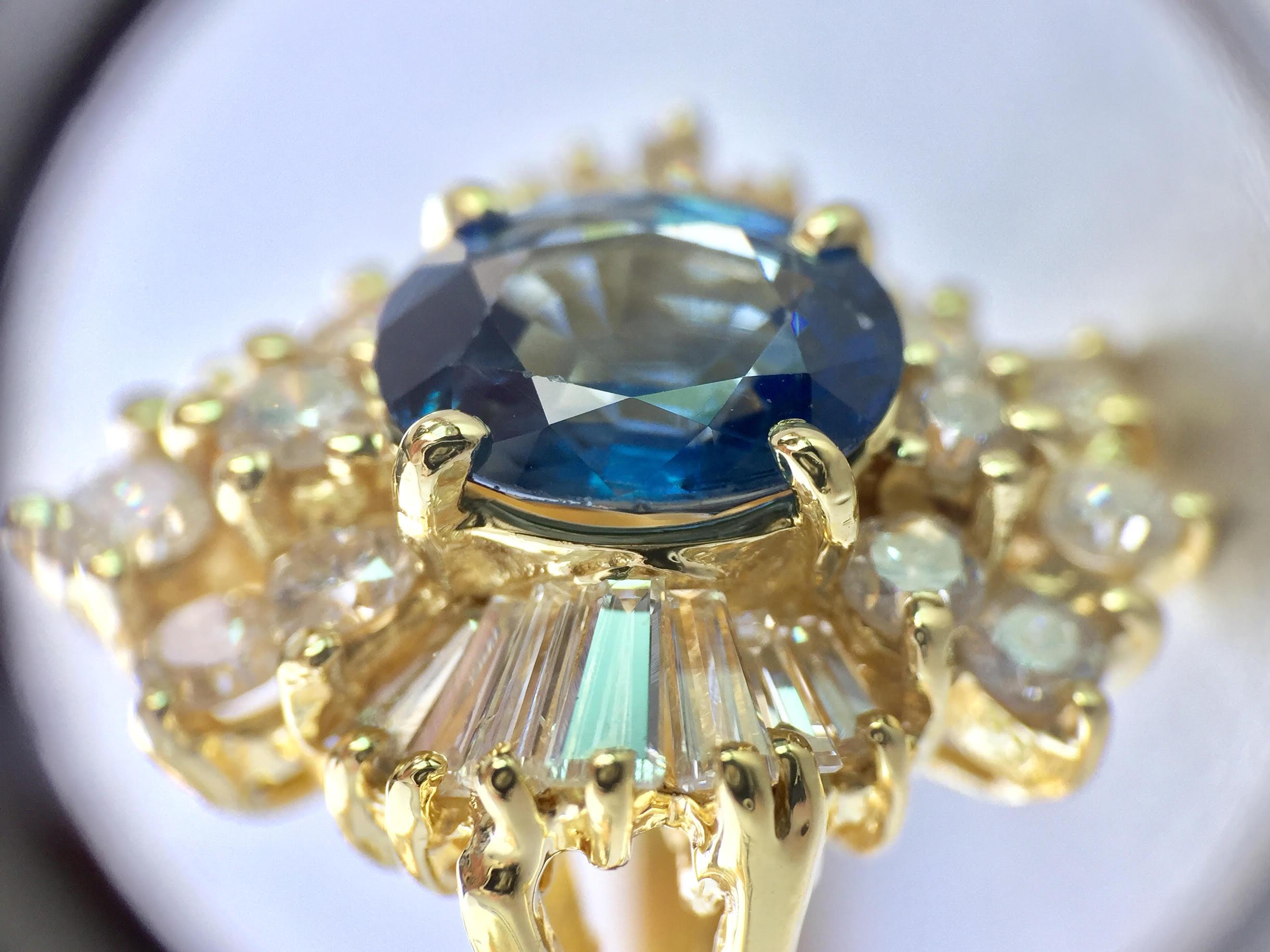Women's Vintage Blue Sapphire and Diamond 18 Karat Cocktail Ring For Sale