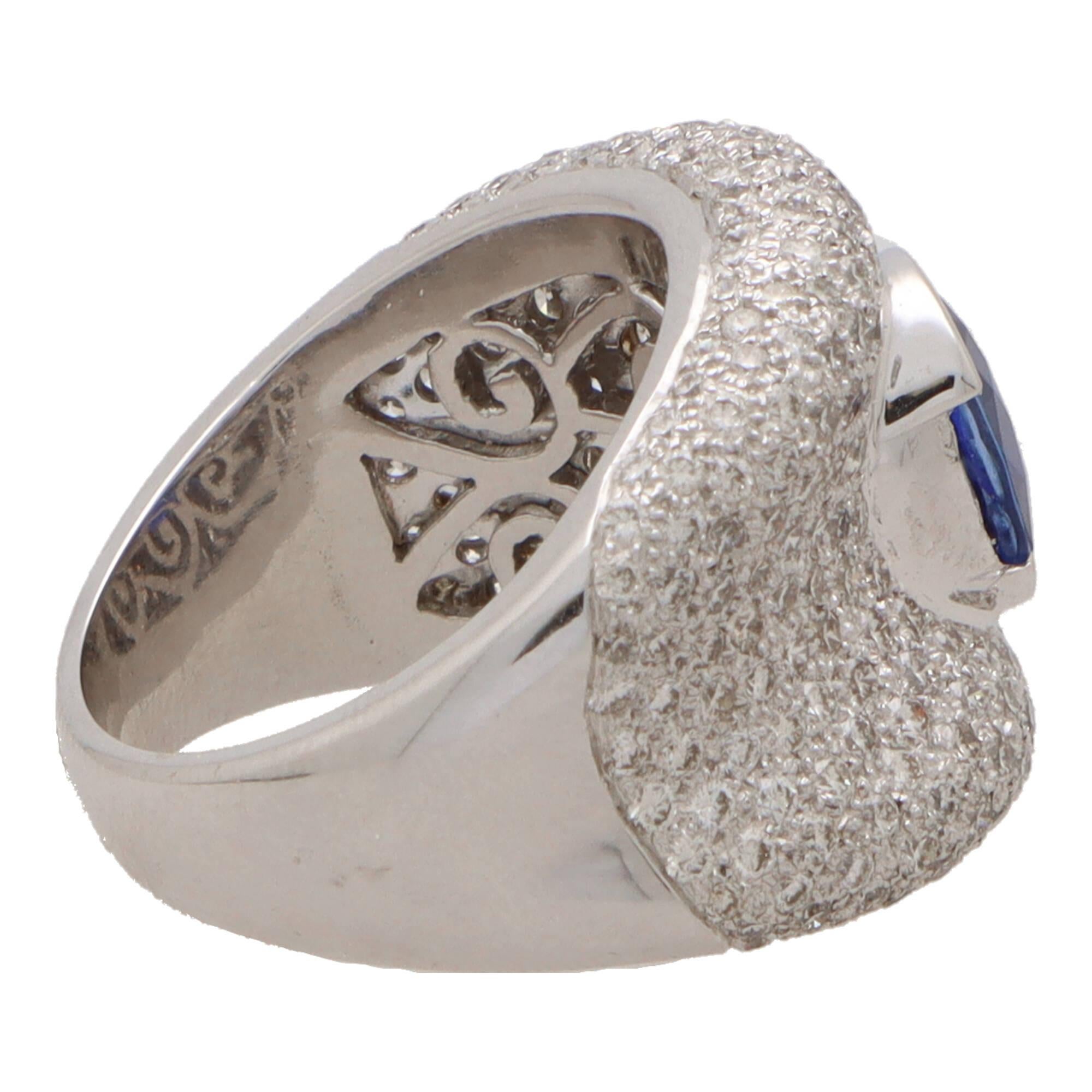 Vintage Blue Sapphire and Diamond Bombe Dress Ring in 18k White Gold In Excellent Condition For Sale In London, GB