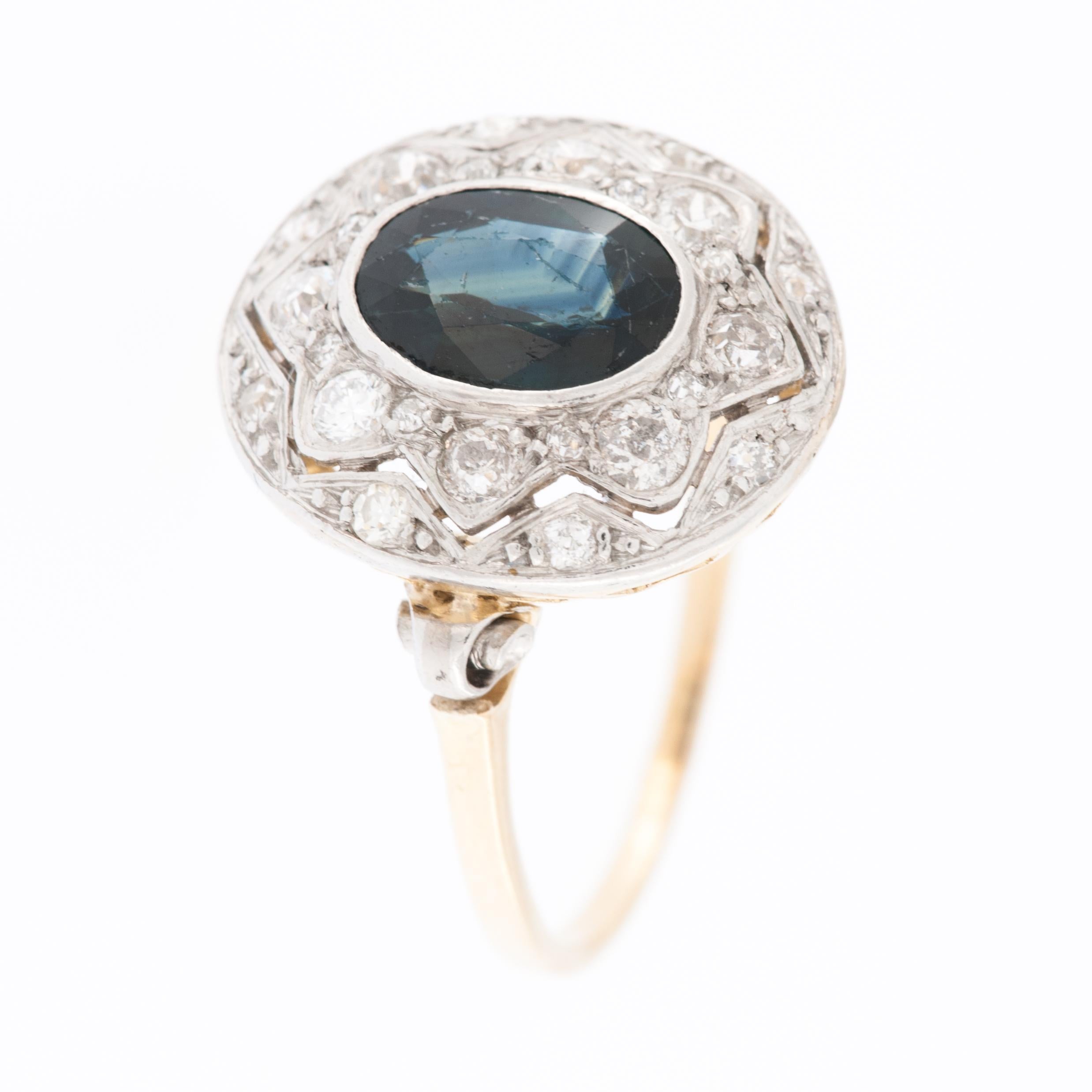 Vintage Ring mit blauem Saphir und Diamanten aus 18 Karat Gelb- und Weißgold (Retro) im Angebot