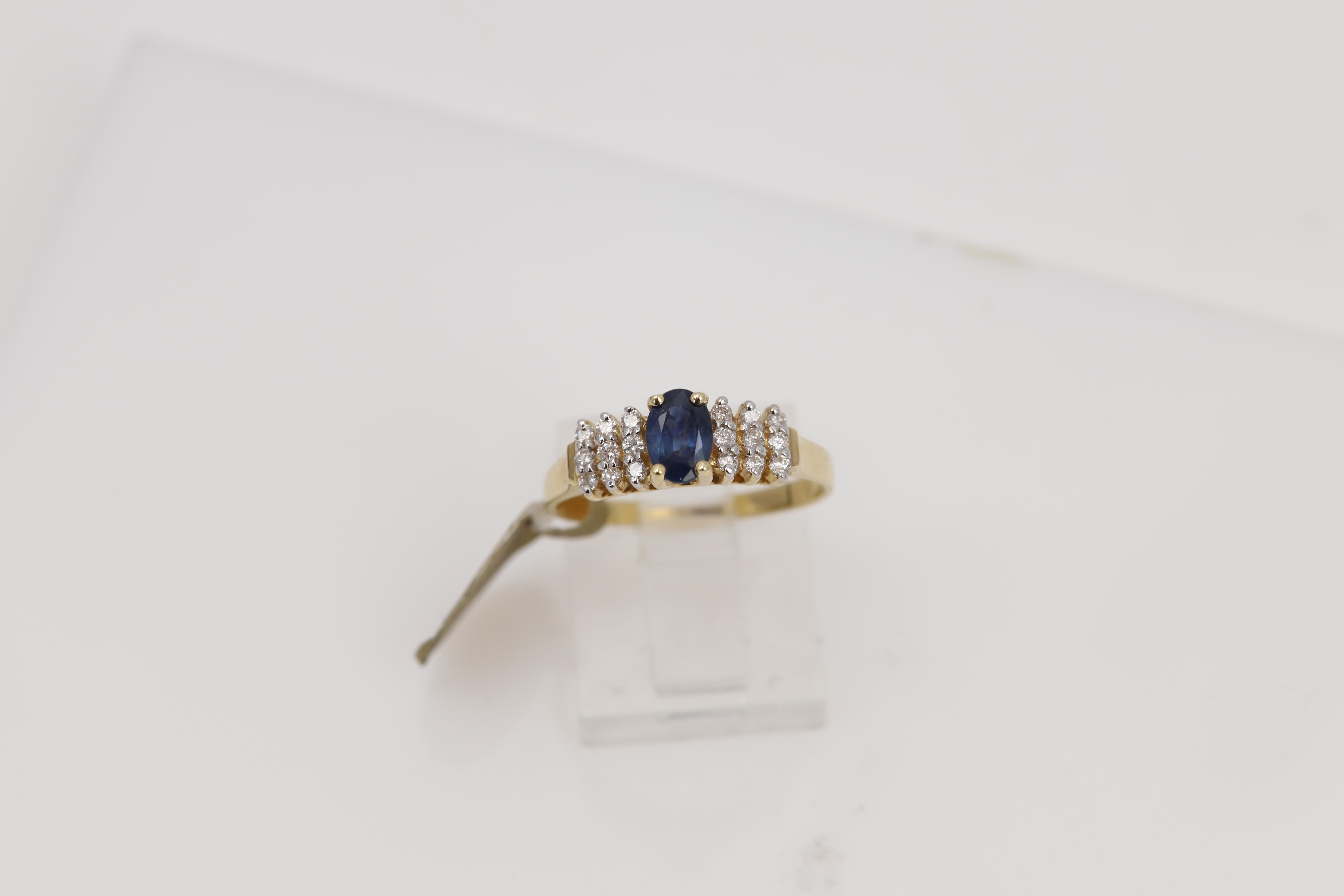 Anillo Vintage Zafiro Azul Diamante Oro Amarillo 14 Kilates en Excelente estado para la venta en Brooklyn, NY