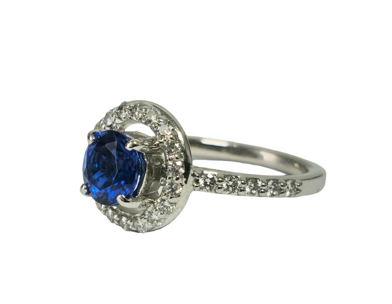 Retro Vintage, Blue Sapphire & Diamond Ring For Womens For Sale
