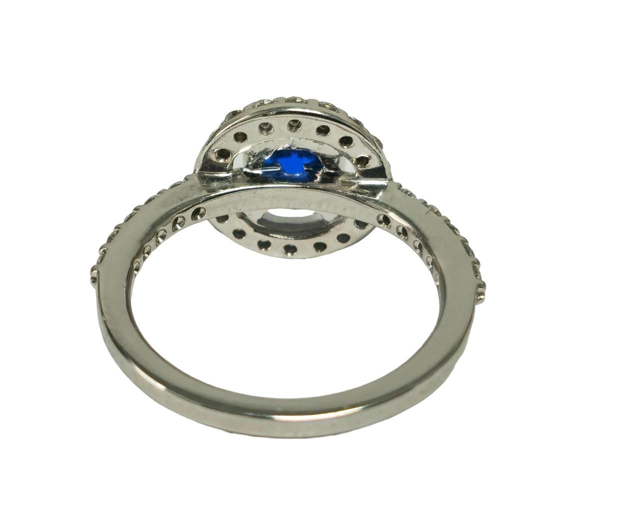 Vintage, Blue Sapphire & Diamond Ring For Womens In Excellent Condition For Sale In Miami, FL