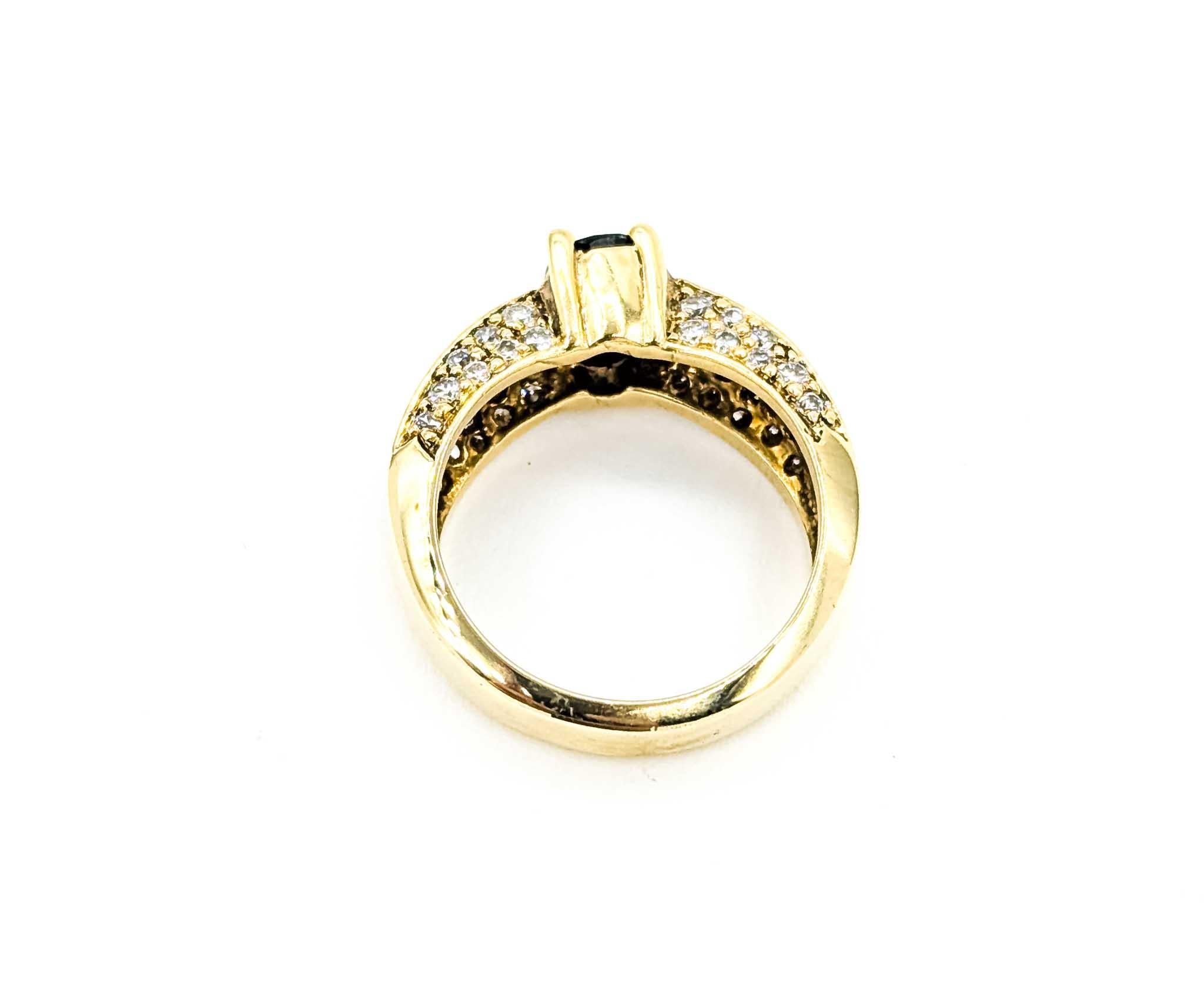Anello vintage con zaffiro blu e diamanti in oro giallo 18 carati in vendita 4