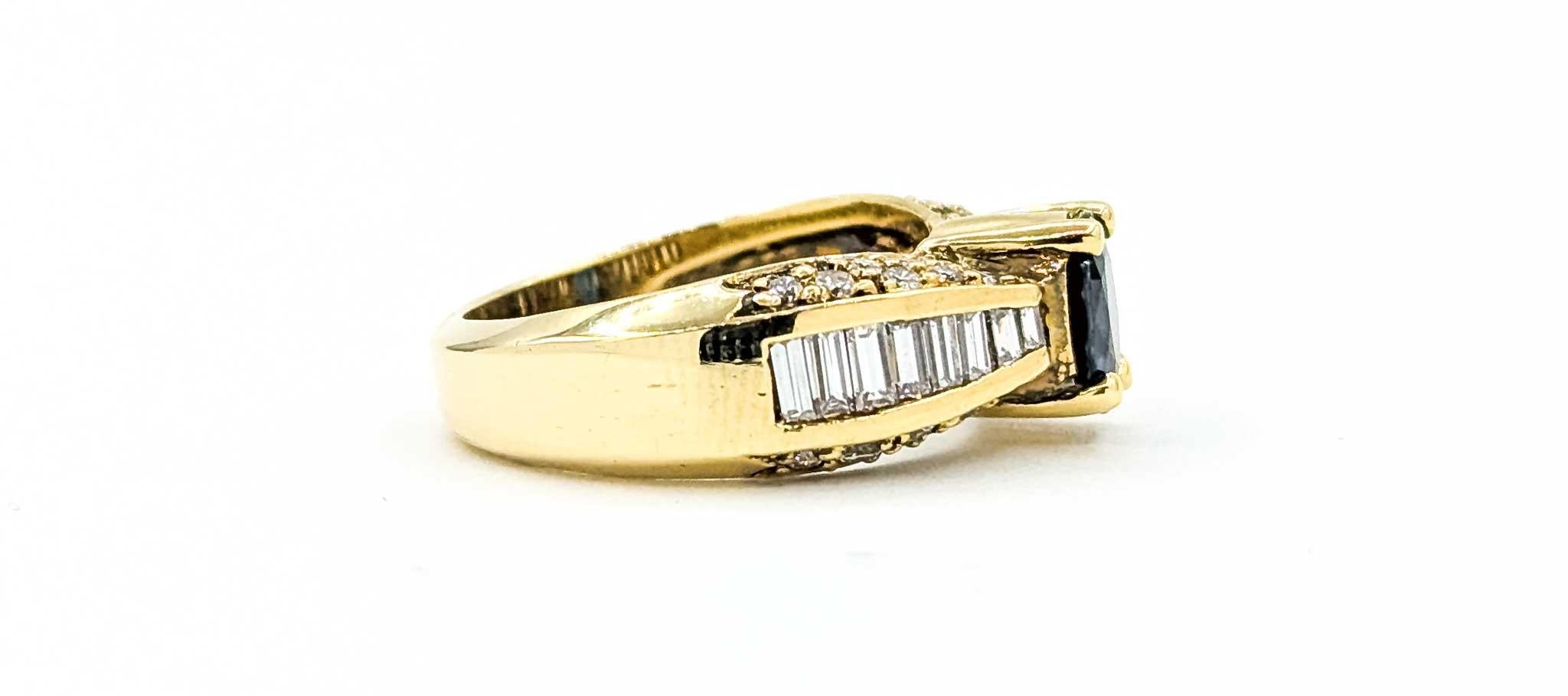 Donna Anello vintage con zaffiro blu e diamanti in oro giallo 18 carati in vendita