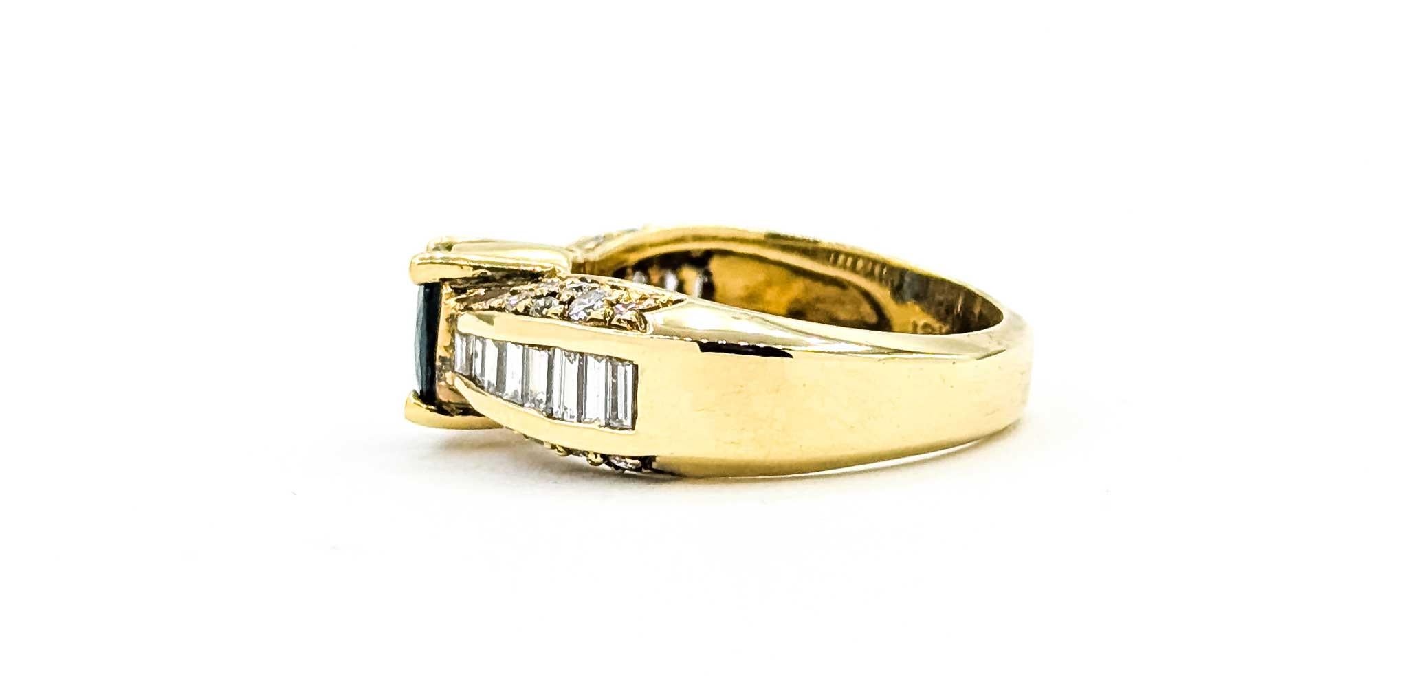 Anello vintage con zaffiro blu e diamanti in oro giallo 18 carati in vendita 2