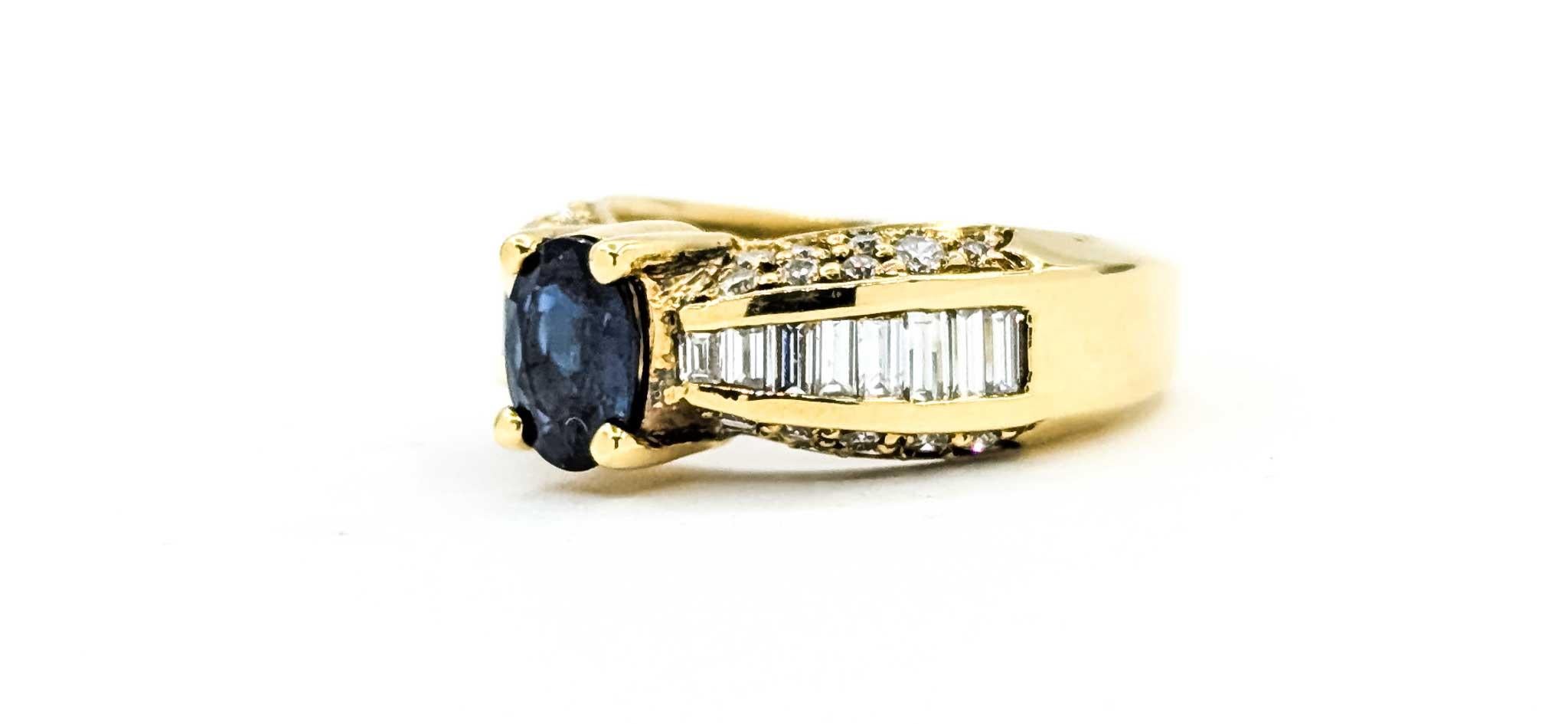 Anello vintage con zaffiro blu e diamanti in oro giallo 18 carati in vendita 3