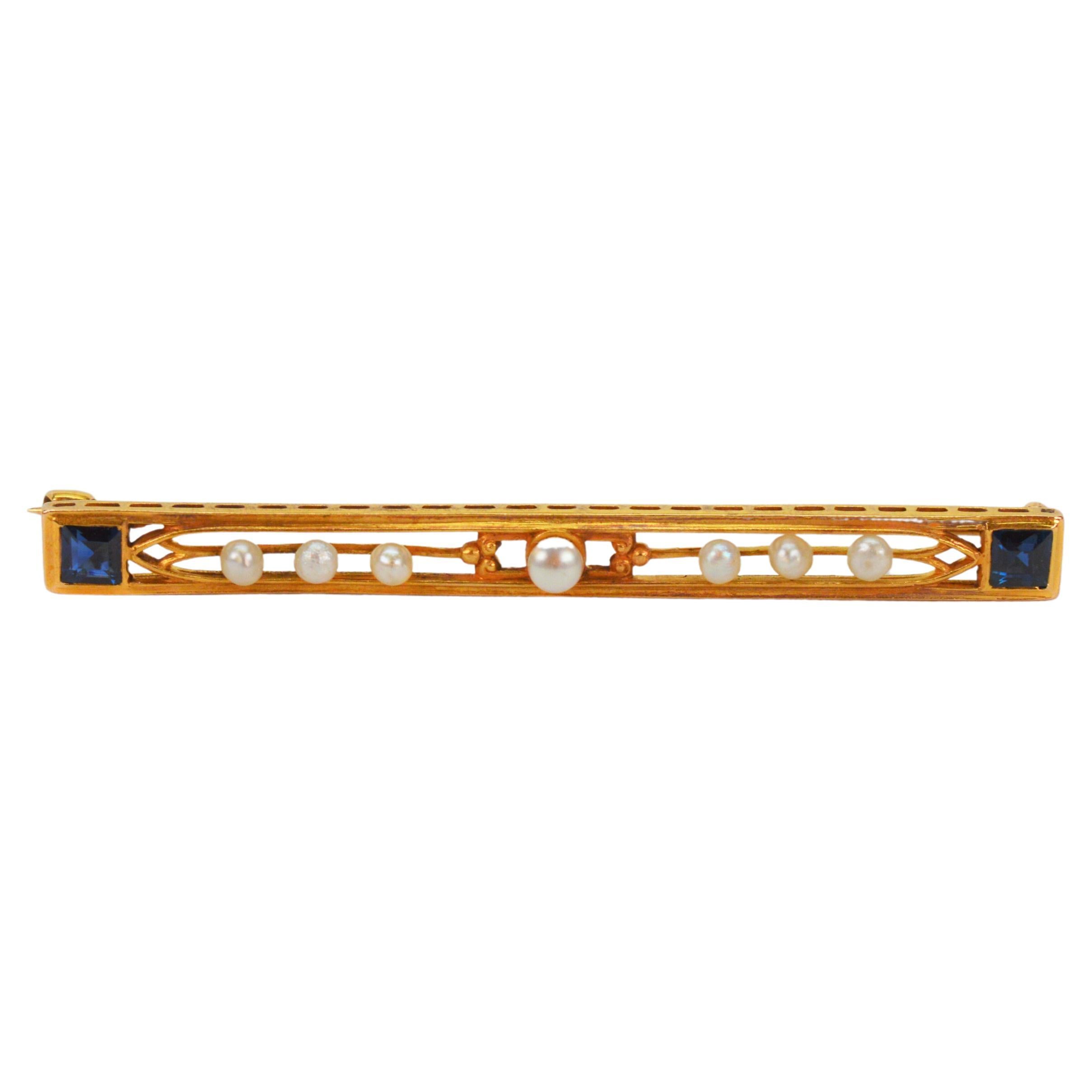 Bar-Anstecknadelbrosche aus 14 Karat Gelbgold mit blauem Saphir und Perle