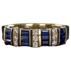 Anello a fascia vintage con zaffiro blu e diamanti bianchi