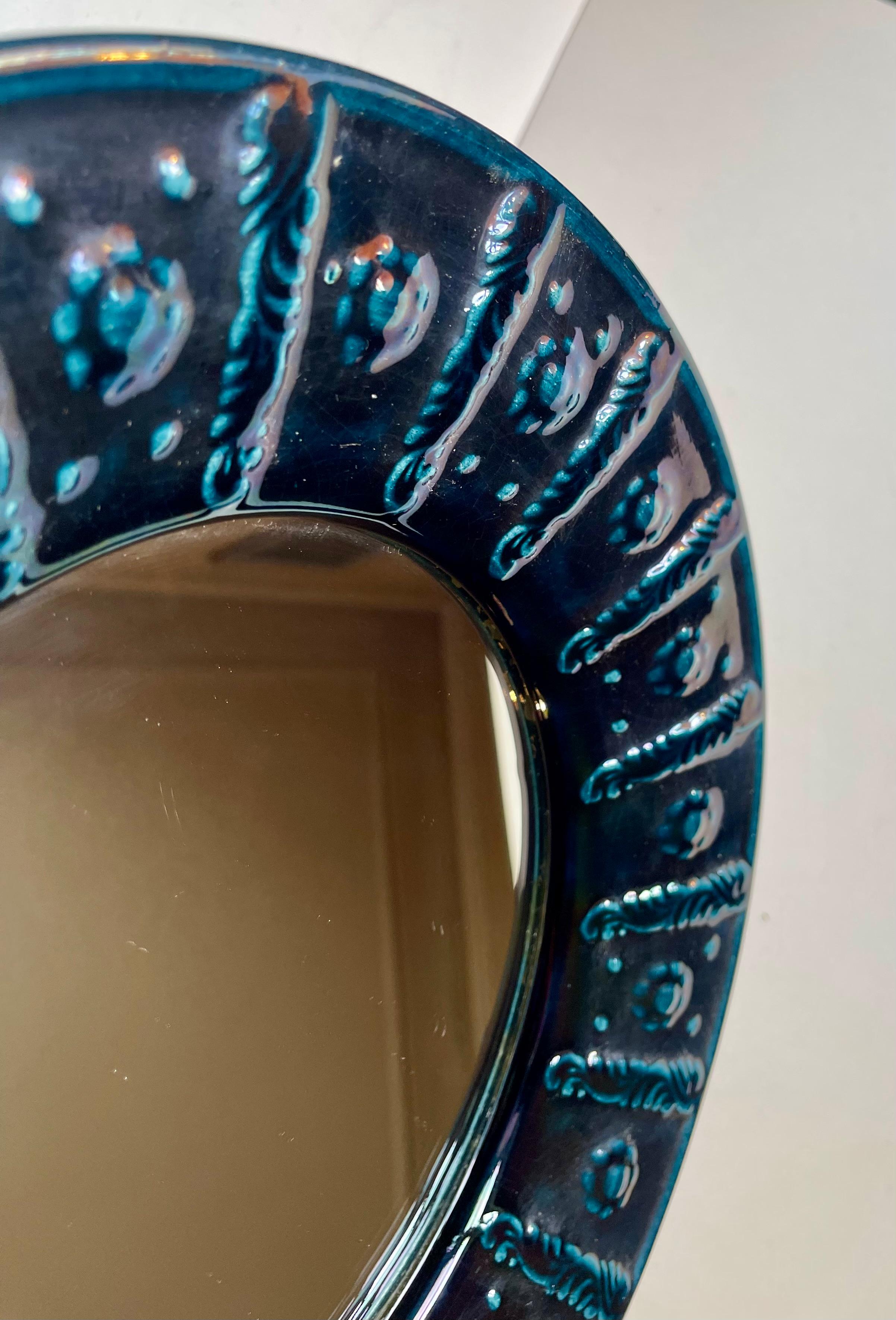 Vernissé Vieux miroir mural circulaire scandinave bleu en céramique émaillée en vente
