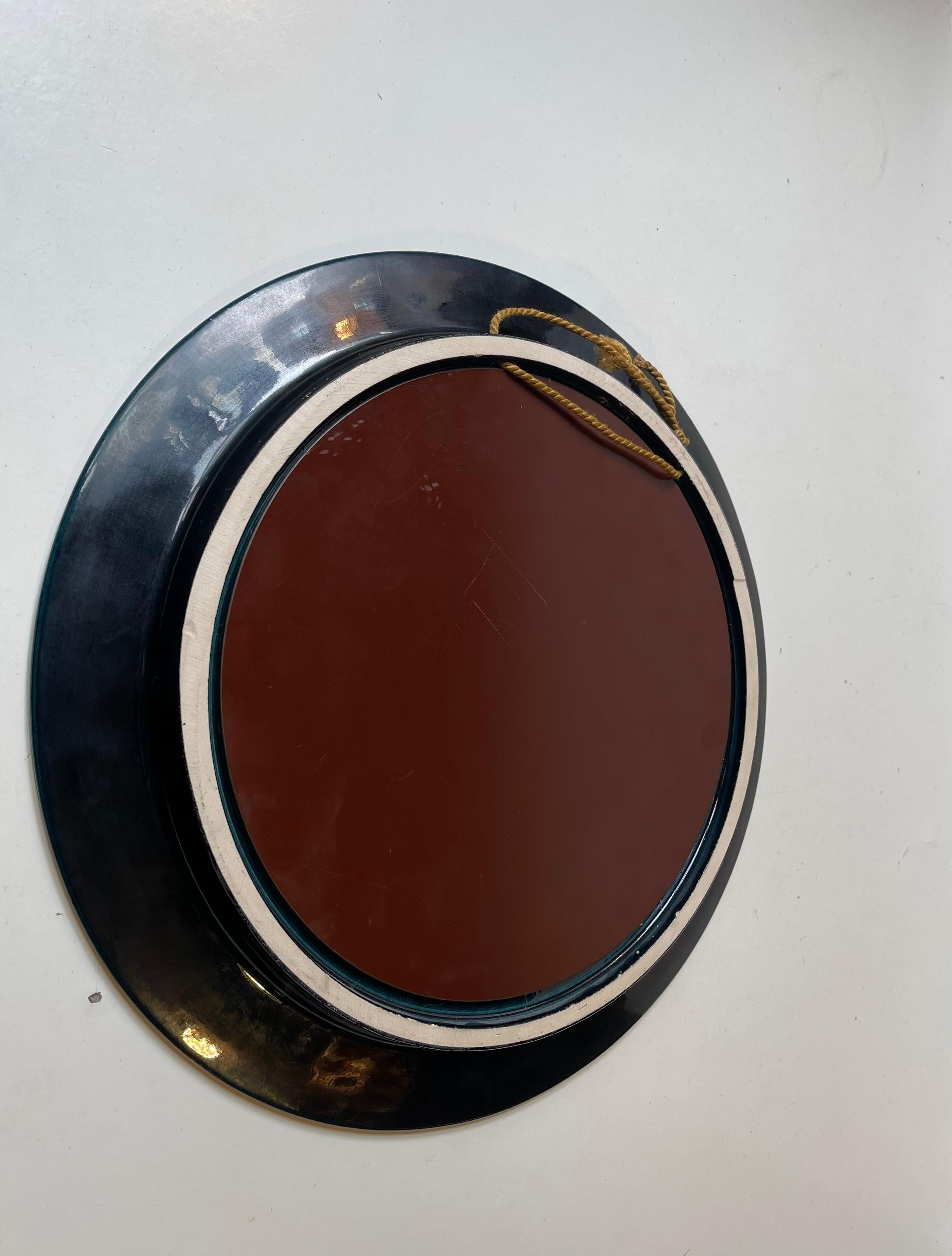 Vieux miroir mural circulaire scandinave bleu en céramique émaillée Bon état - En vente à Esbjerg, DK