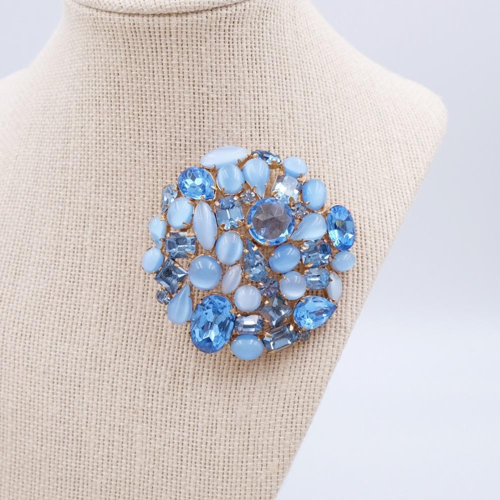 Period: 1950s
Hallmark: -
Condition: perfect
Dimensions: D 2.4
Materials: base metal, rhinestones
Free worldwide shipping. Free 5-day return.