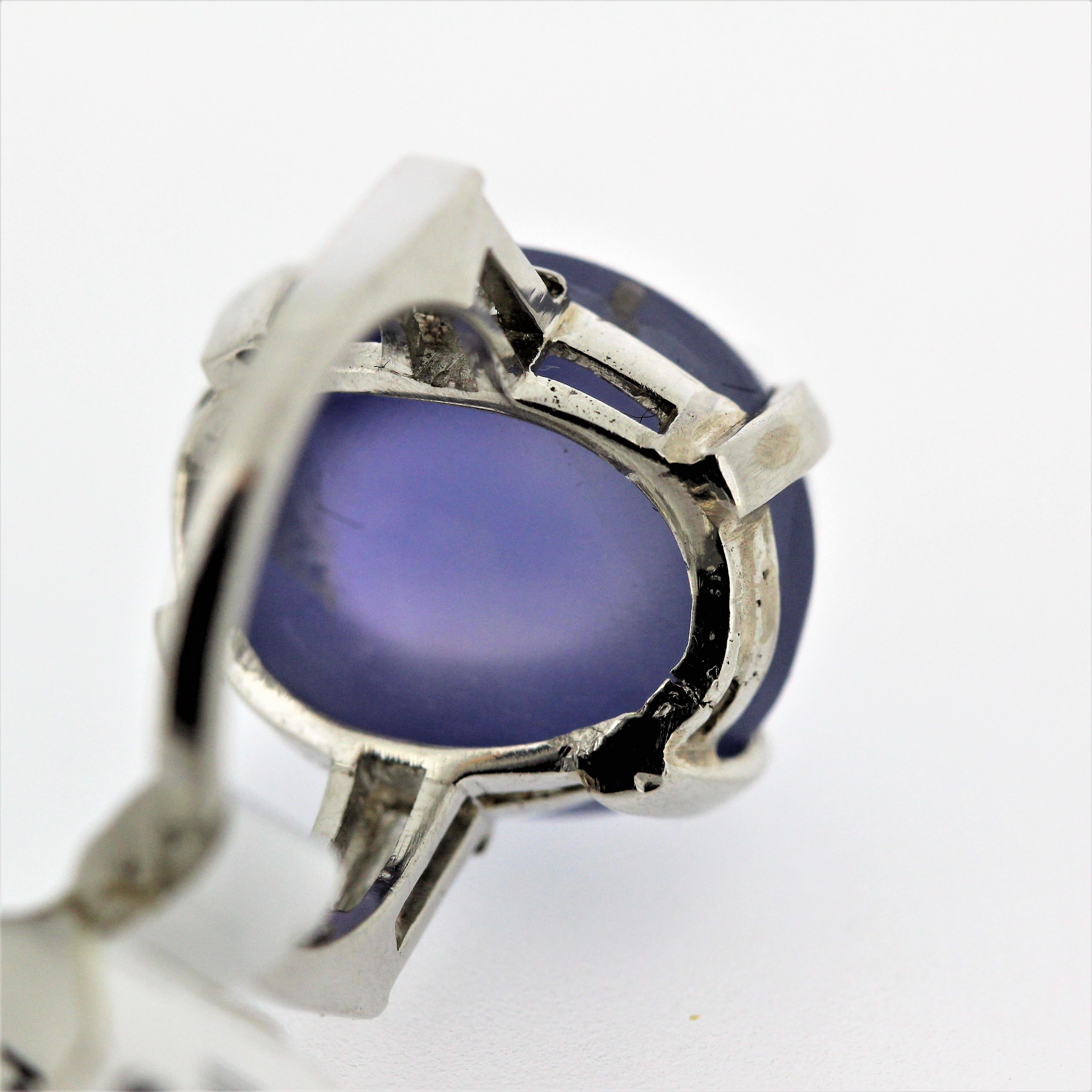 28 Carat Vintage Blue Star Sapphire and Diamond 3-Stone Ring, circa 1945-1955 For Sale 2