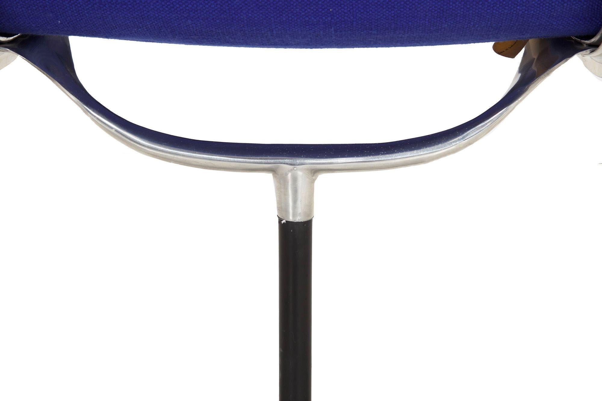 Chaise de bureau pivotante bleue vintage Charles & Ray Eames pour Herman Miller en vente 11