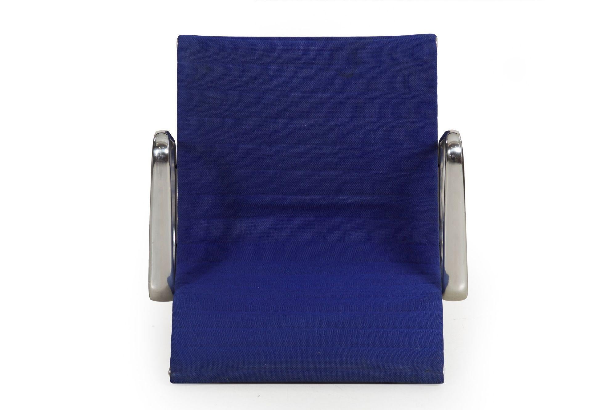 Chaise de bureau pivotante bleue vintage Charles & Ray Eames pour Herman Miller en vente 1
