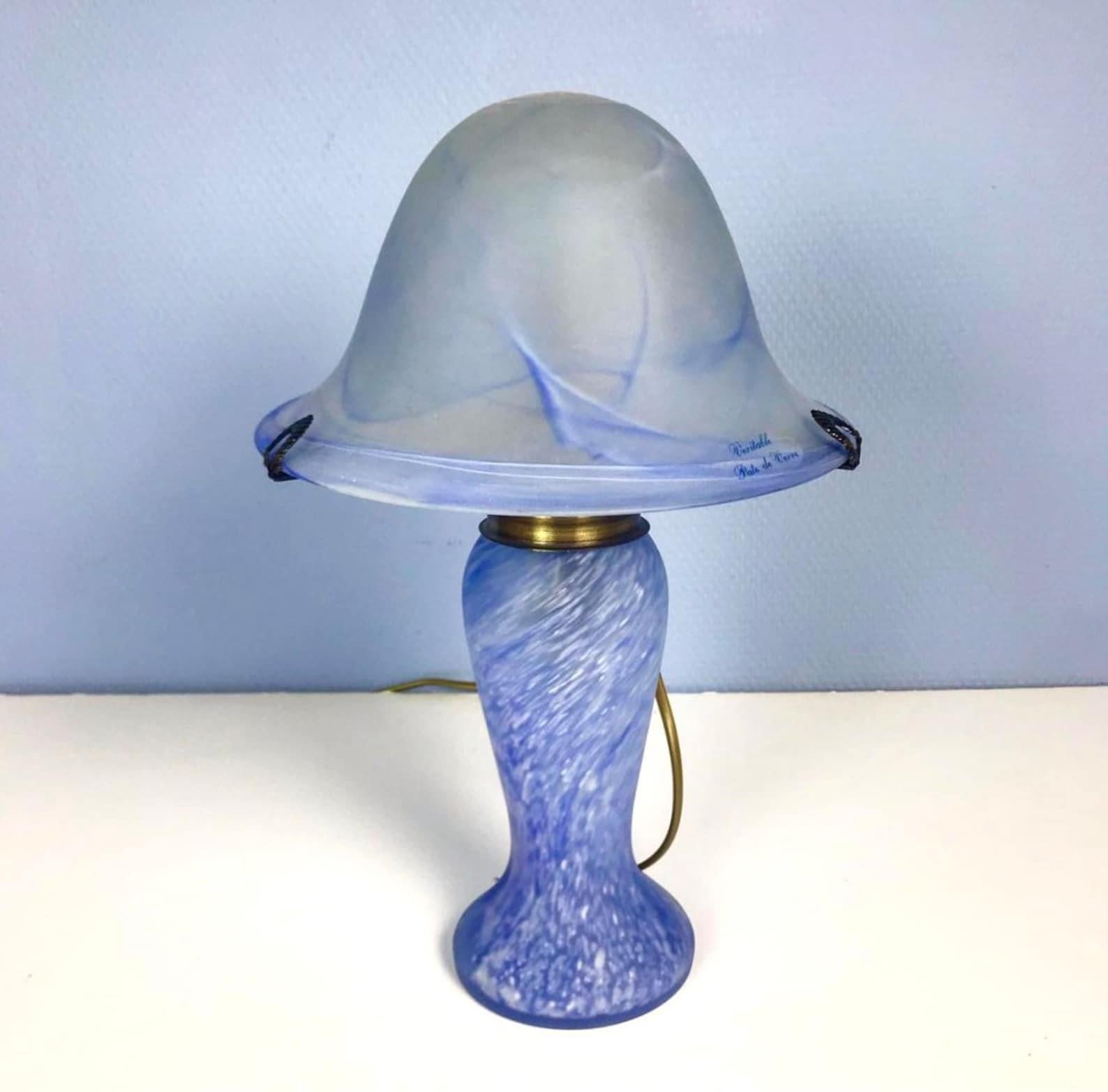 Mid-Century Modern Lampe de table bleue vintage en verre d'art en vente