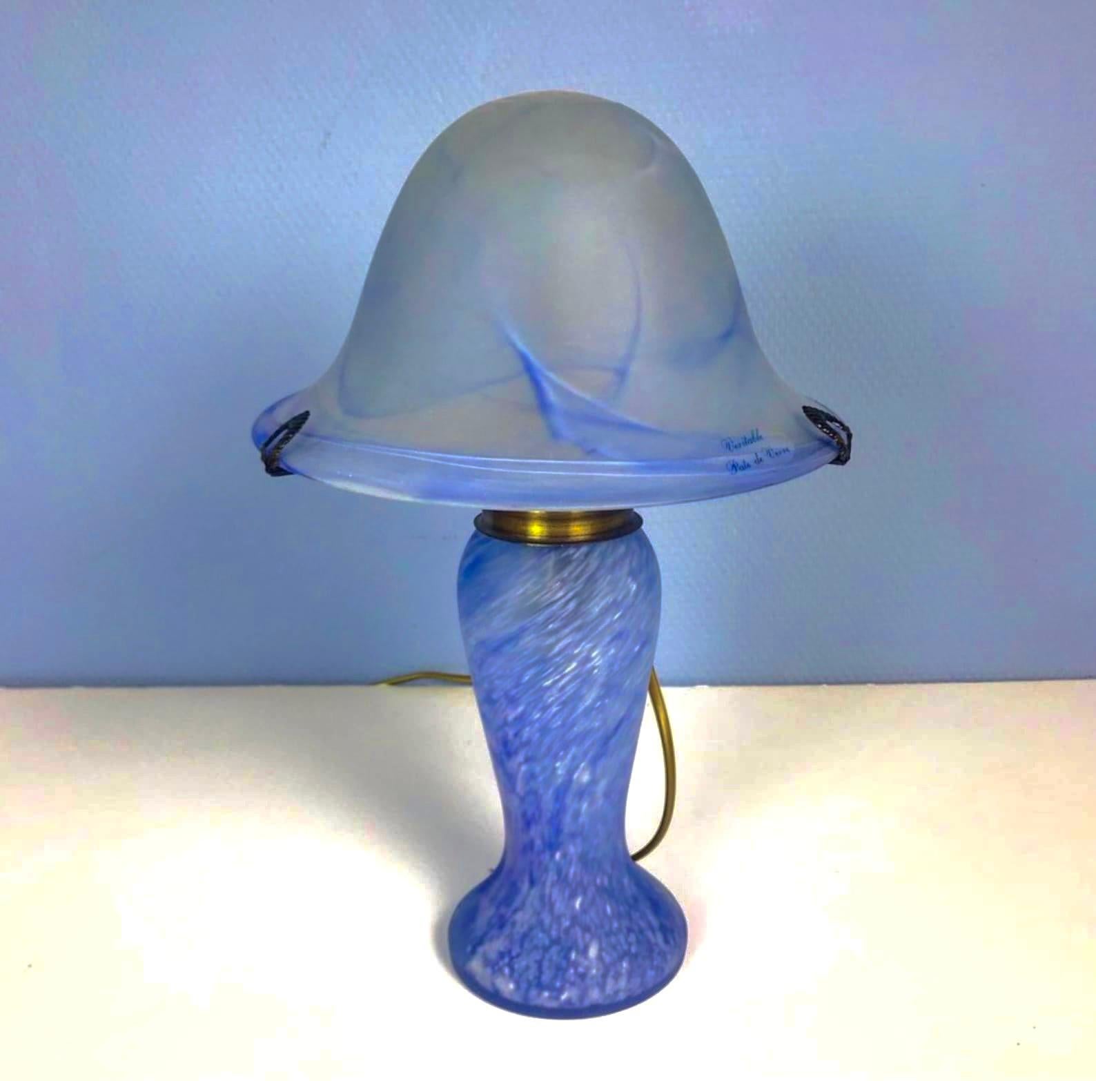 Lampe de table bleue vintage en verre d'art Excellent état - En vente à Bastogne, BE