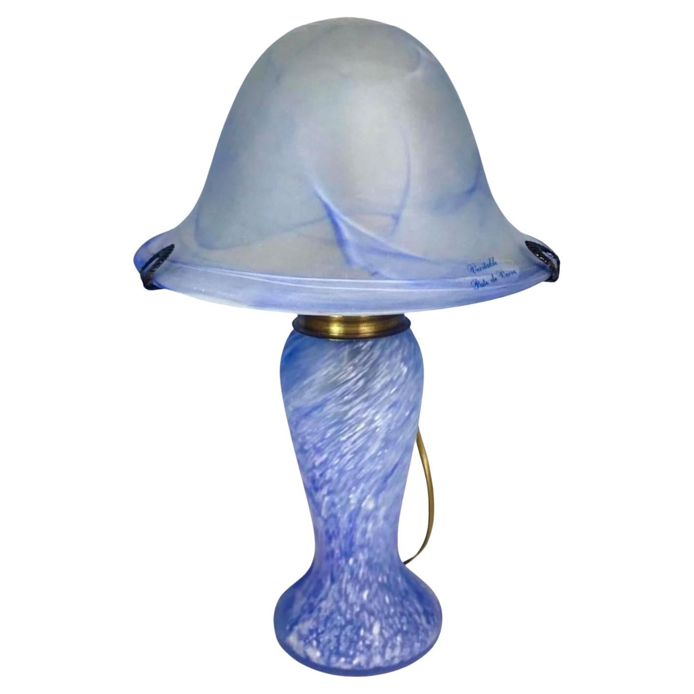 Lampe de table bleue vintage en verre d'art en vente