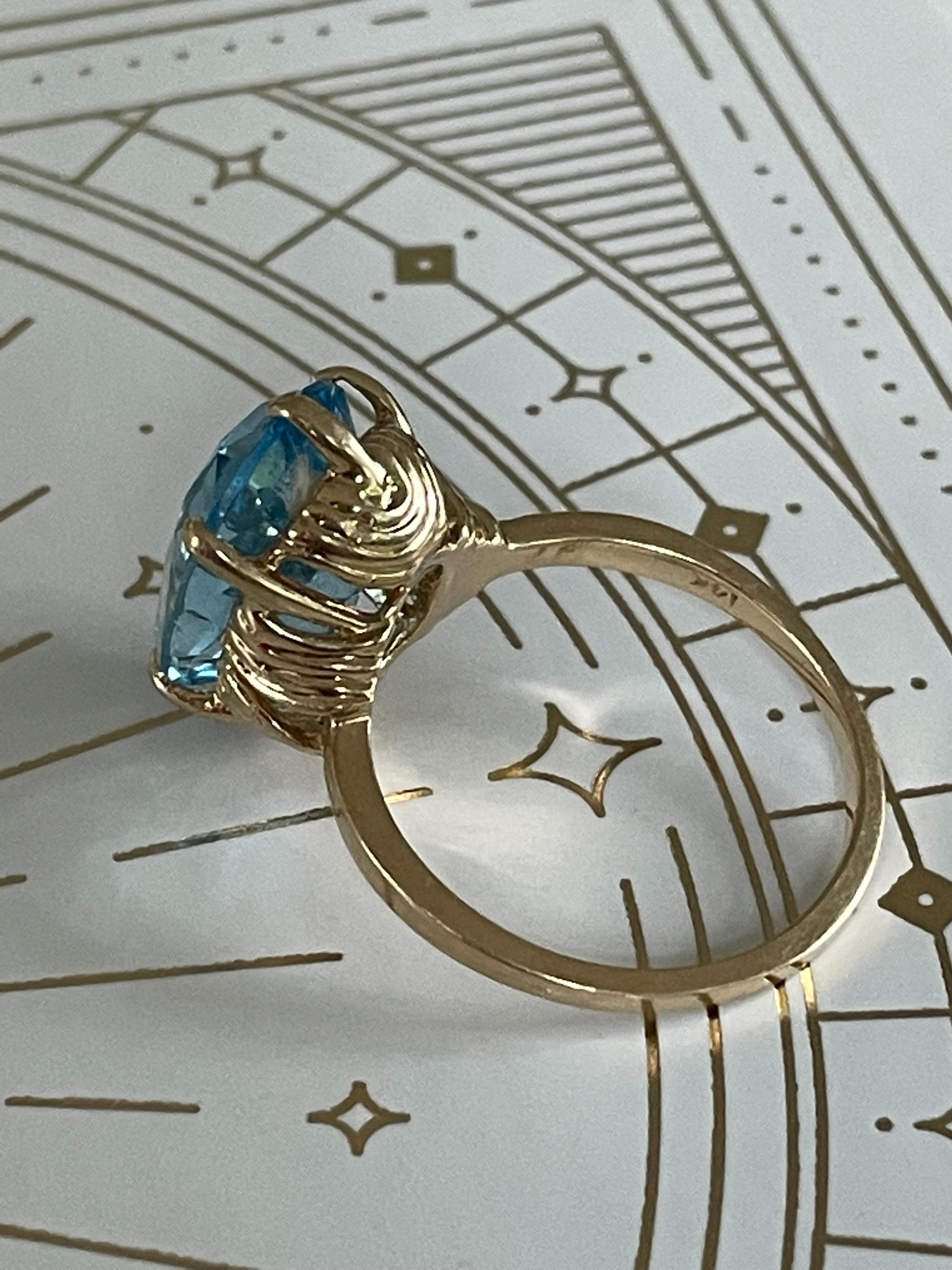 Women's Vintage Blue Topaz 14 Karat Yellow Gold Ring For Sale