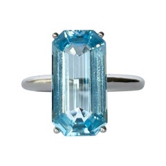 Vintage Blue Topaz and 18 Carat White Gold Ring