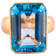 Bague cocktail vintage en or 9 carats et topaze bleue