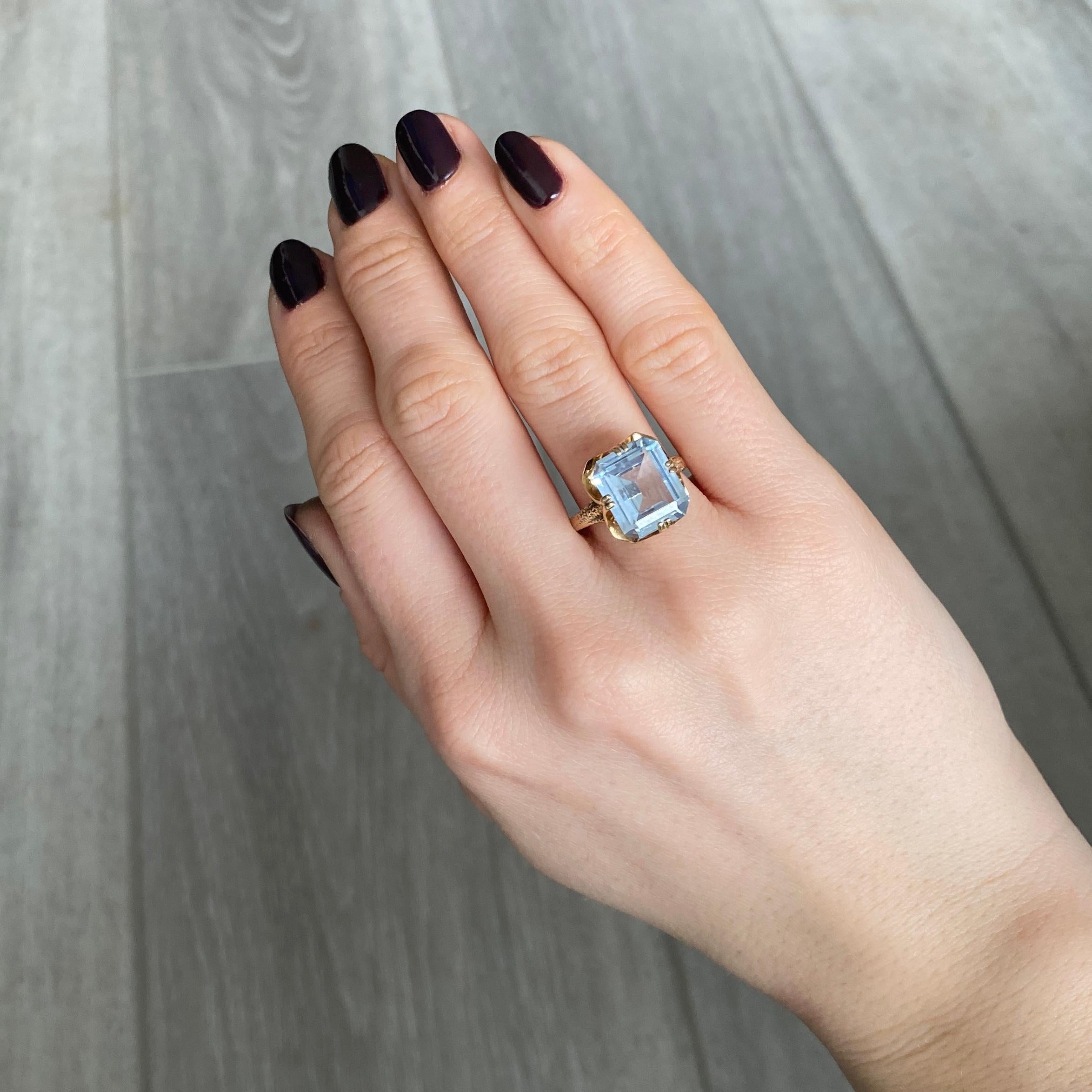 Vintage Blue Topaz and 9 Carat Gold Ring In Good Condition In Chipping Campden, GB