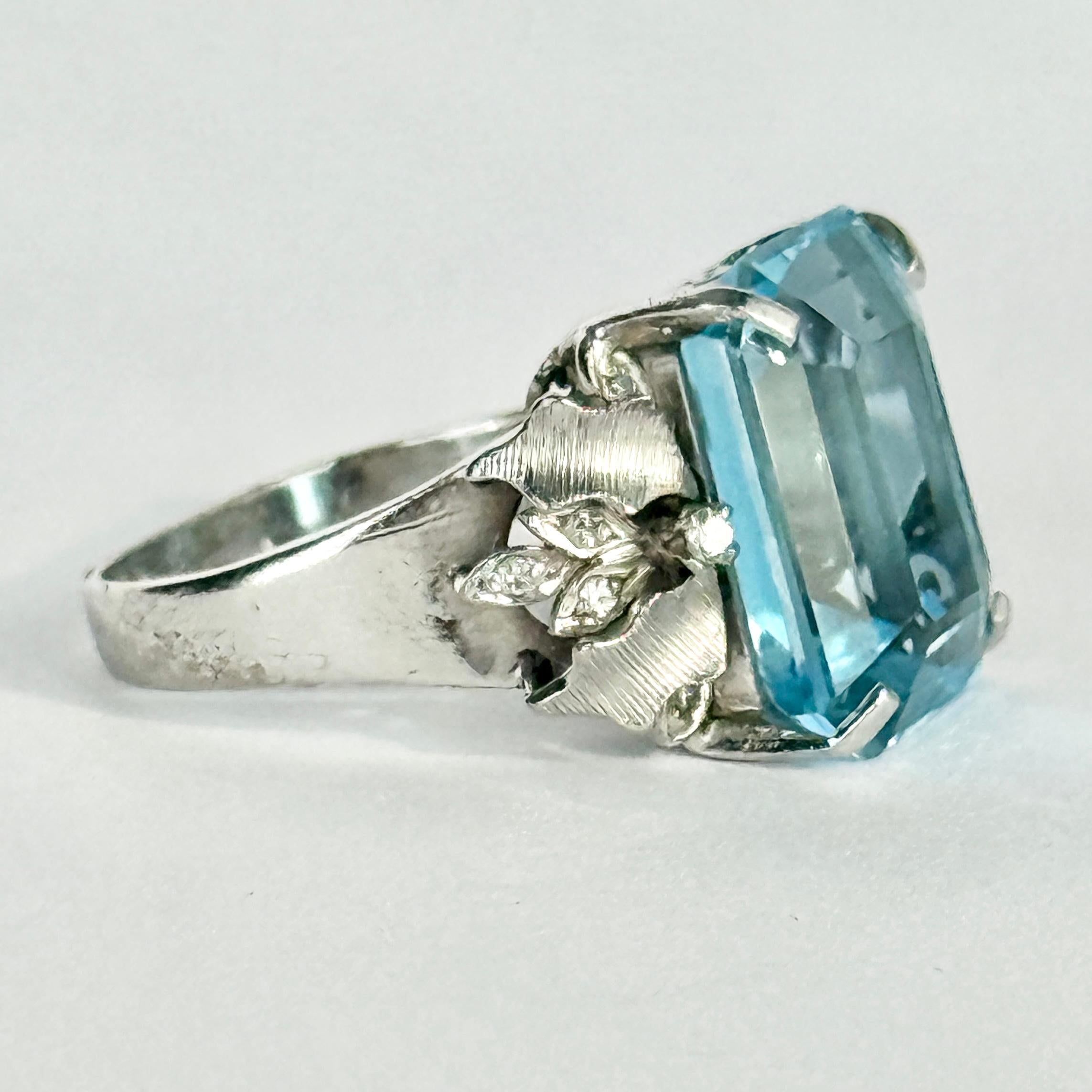 Vintage Blue Topaz and Diamond 9 Carat White Gold Ring For Sale 1