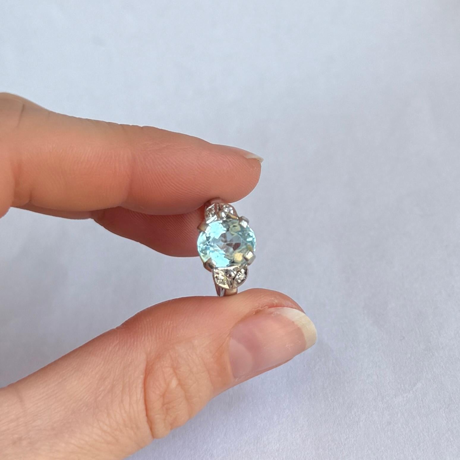 Vintage Blue Topaz and Diamond Platinum Ring In Good Condition For Sale In Chipping Campden, GB
