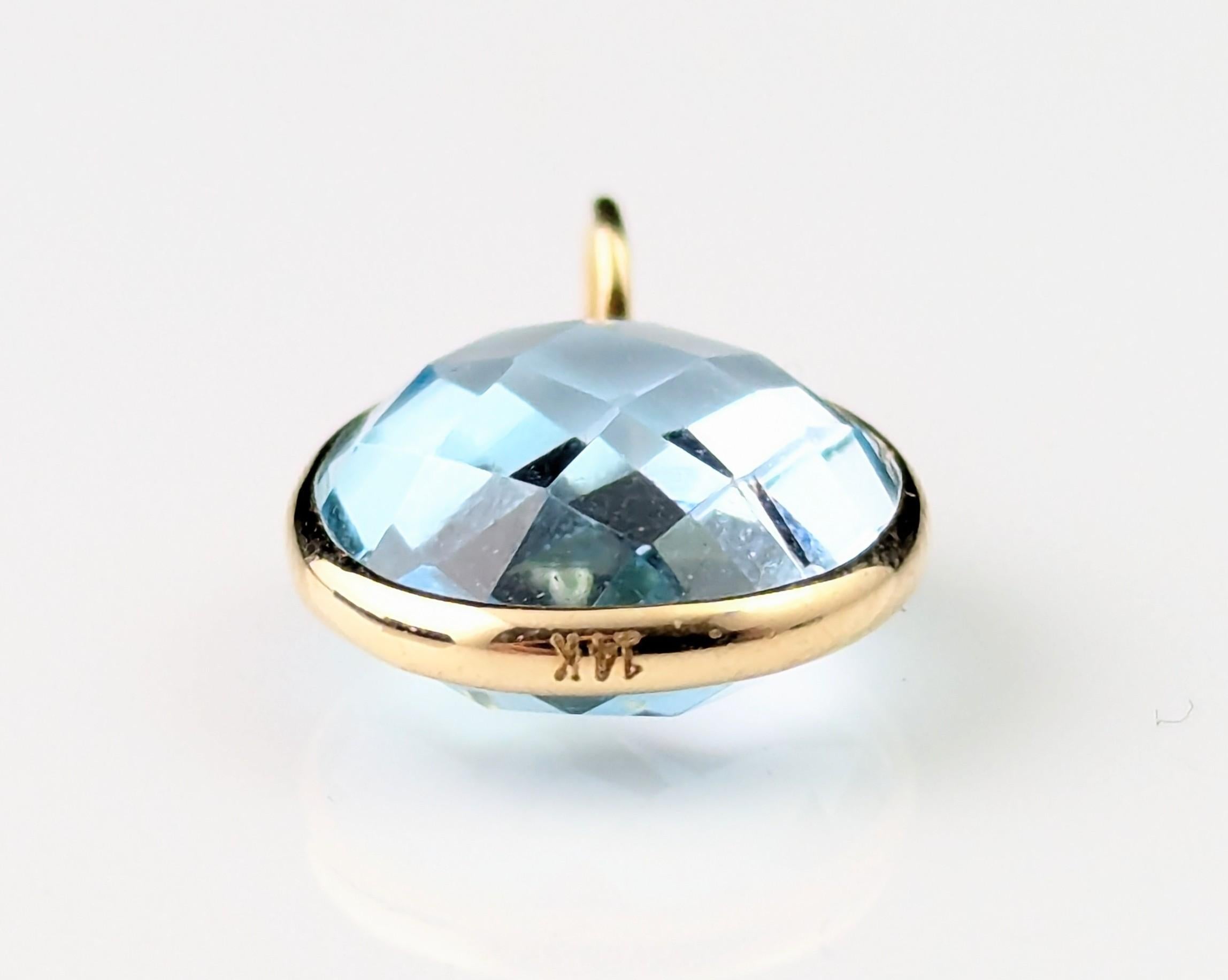 Vintage Blue Topaz pendant, 14k yellow gold For Sale 4