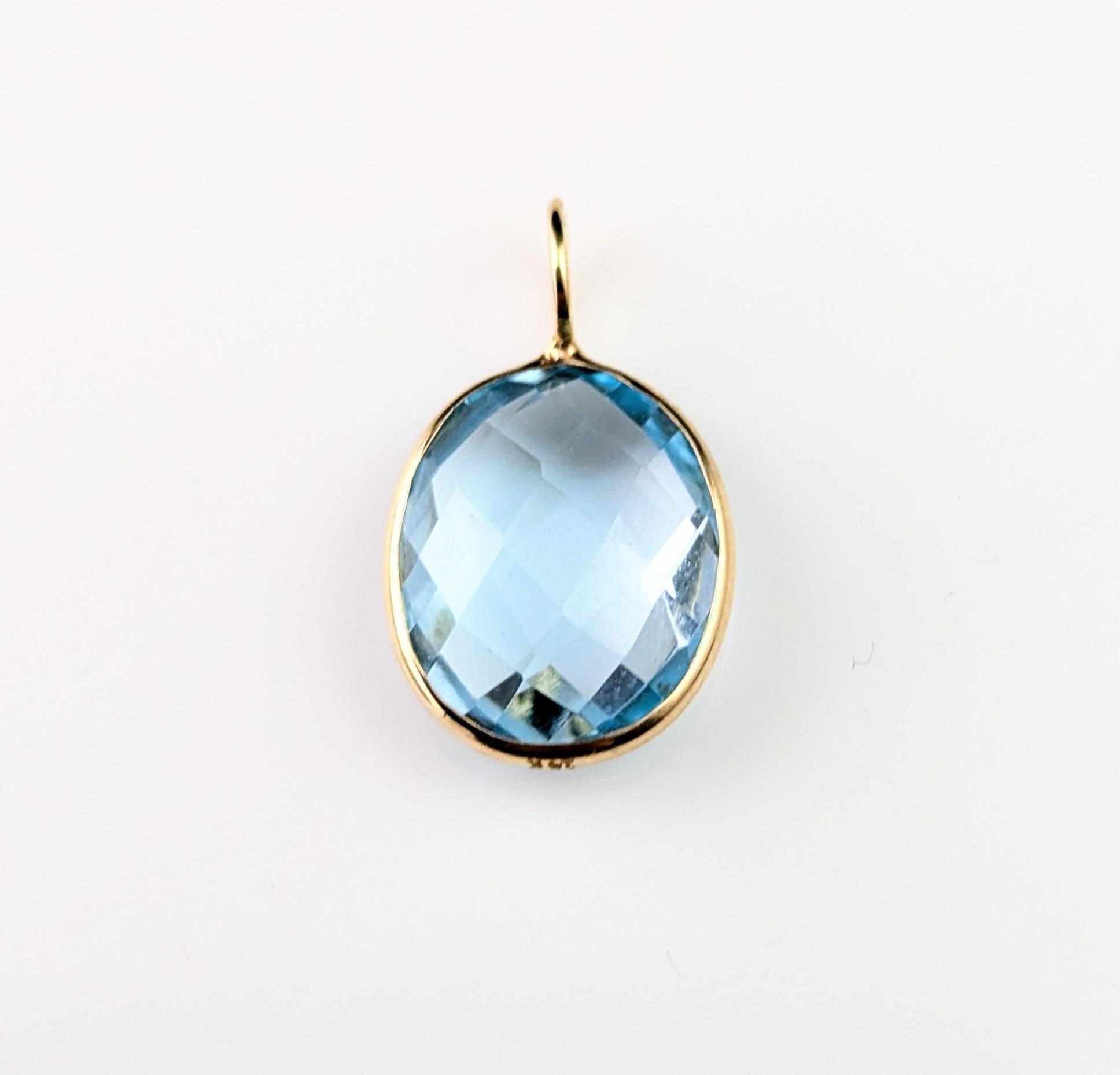 Vintage Blue Topaz pendant, 14k yellow gold For Sale 5