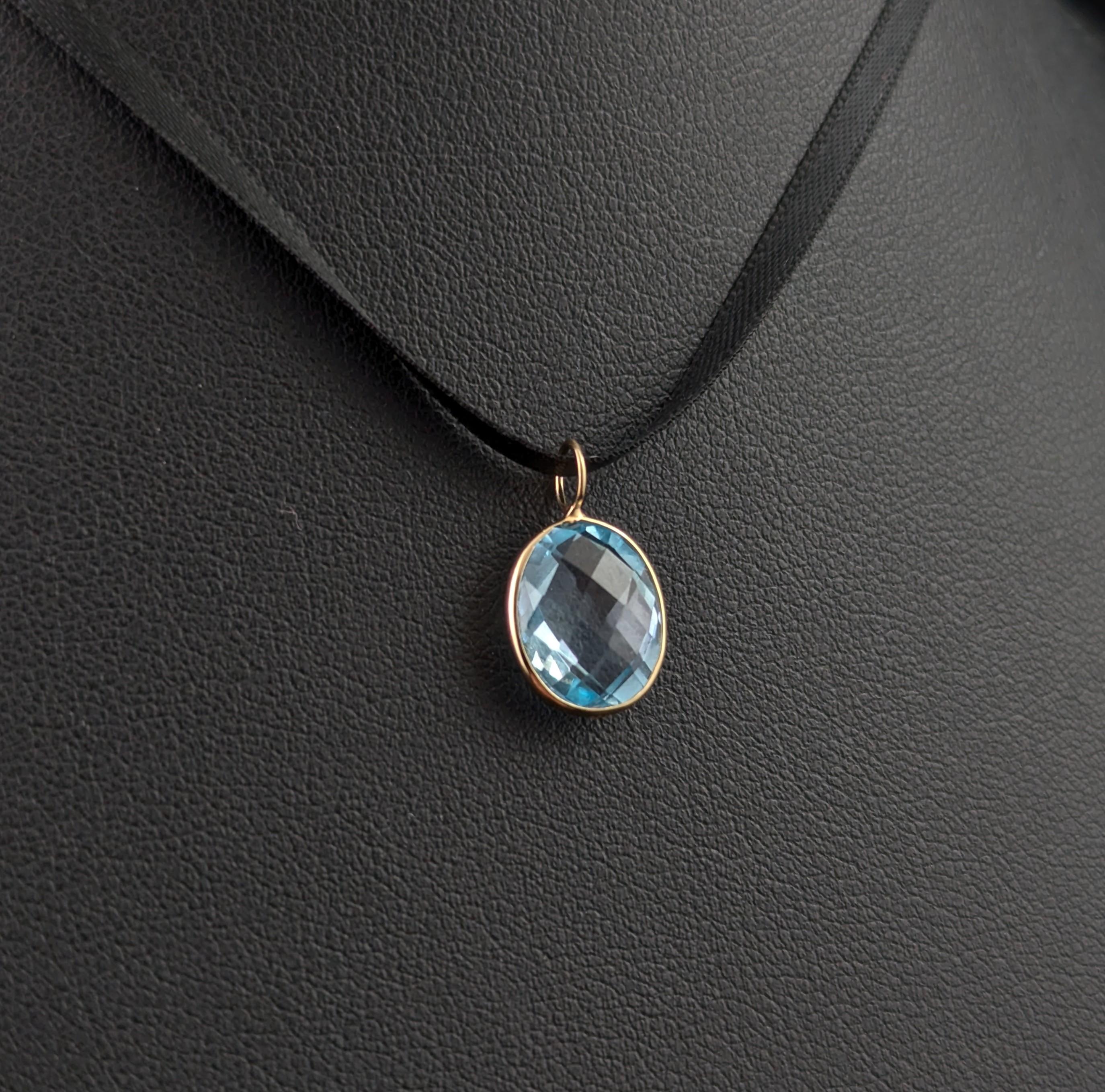 Oval Cut Vintage Blue Topaz pendant, 14k yellow gold For Sale