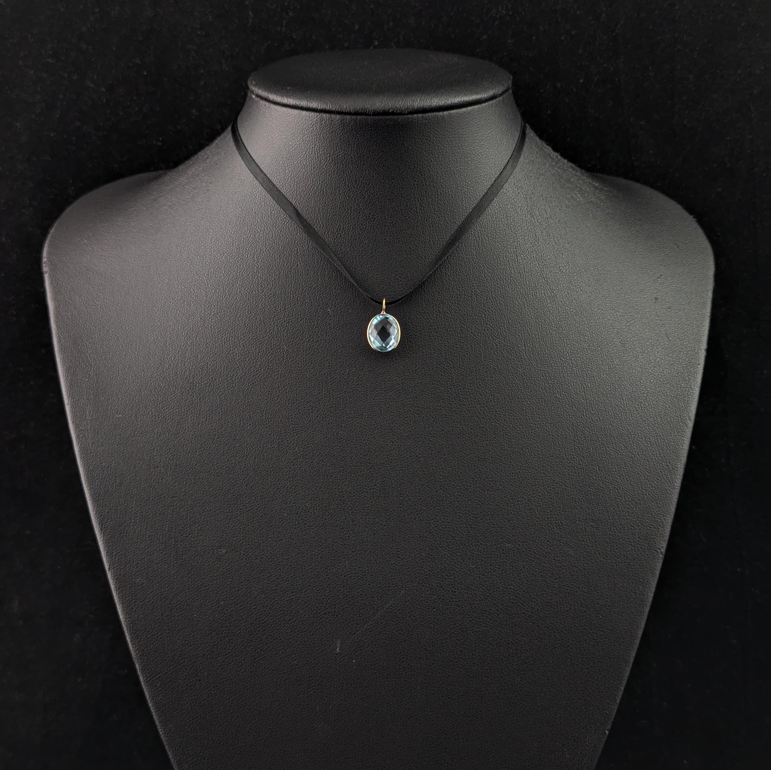 Women's Vintage Blue Topaz pendant, 14k yellow gold For Sale
