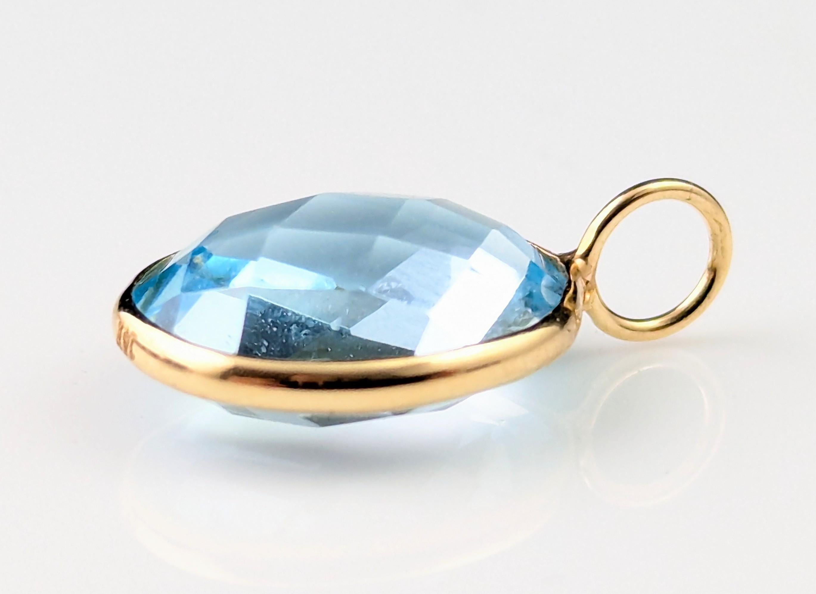 Vintage Blue Topaz pendant, 14k yellow gold For Sale 2