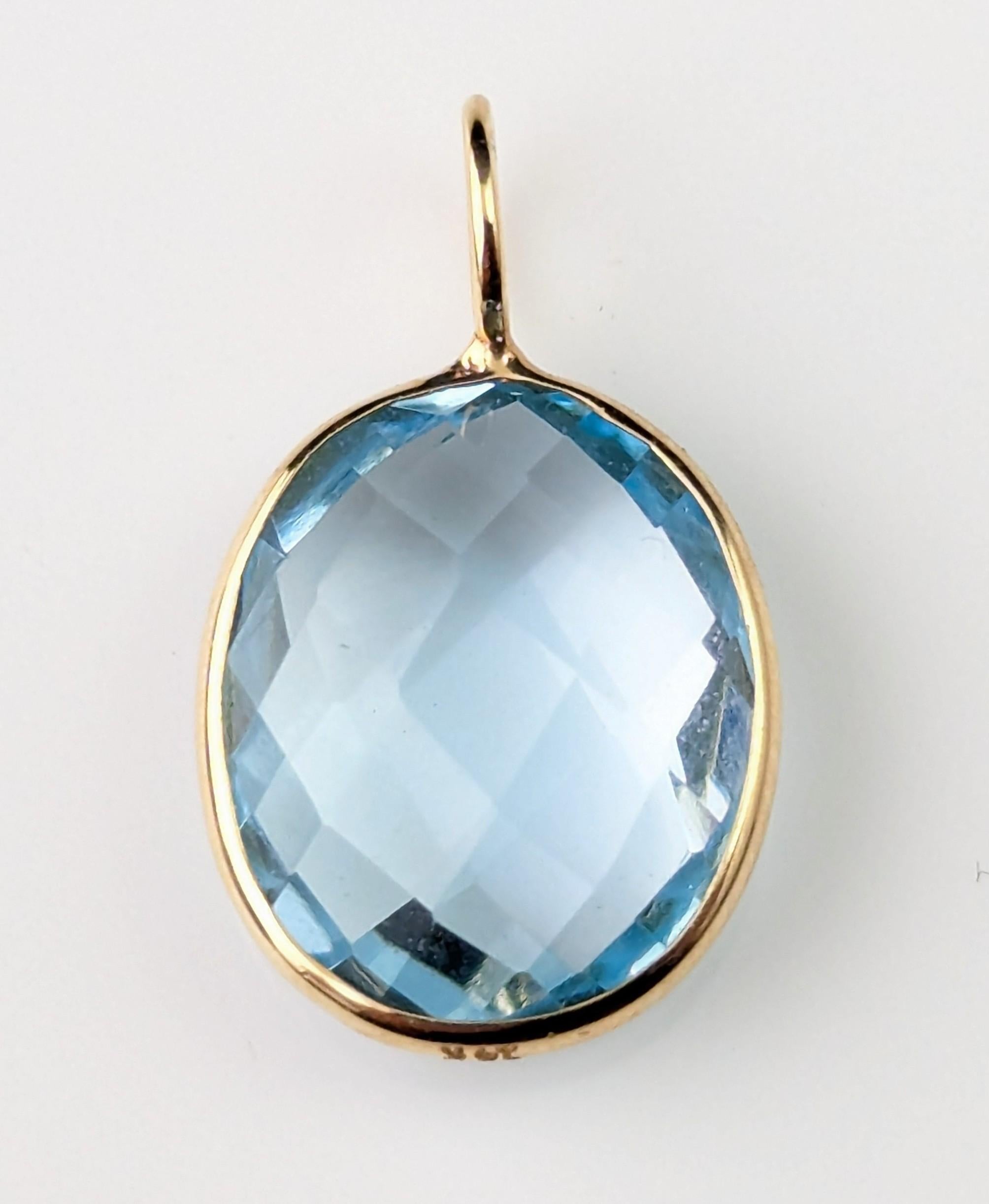 Vintage Blue Topaz pendant, 14k yellow gold For Sale 3