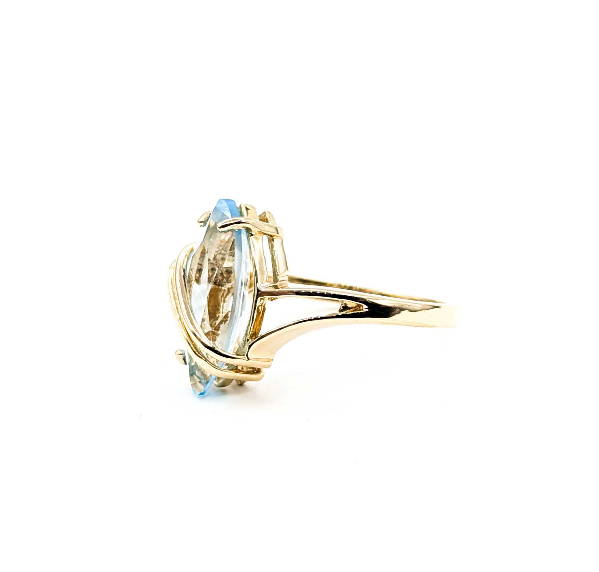 Contemporary Vintage Blue Topaz Ring in 14k Yellow Gold For Sale