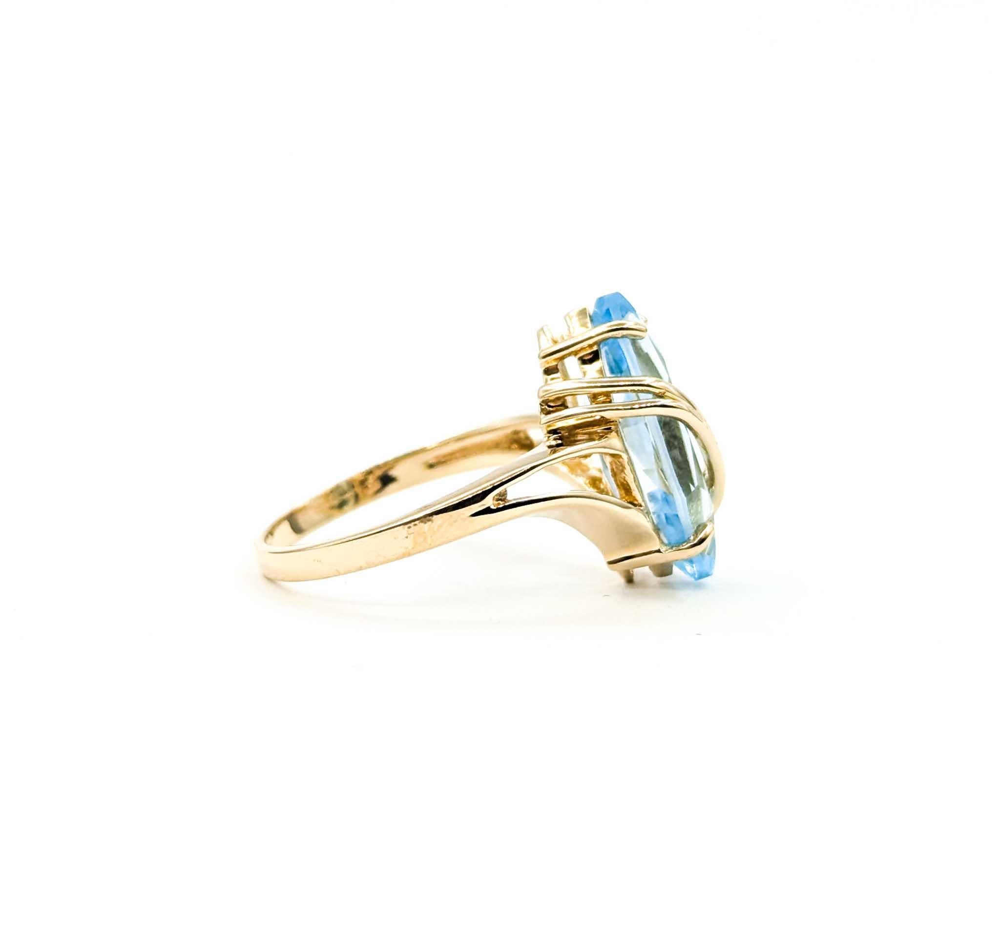 Vintage Blue Topaz Ring in 14k Yellow Gold For Sale 1