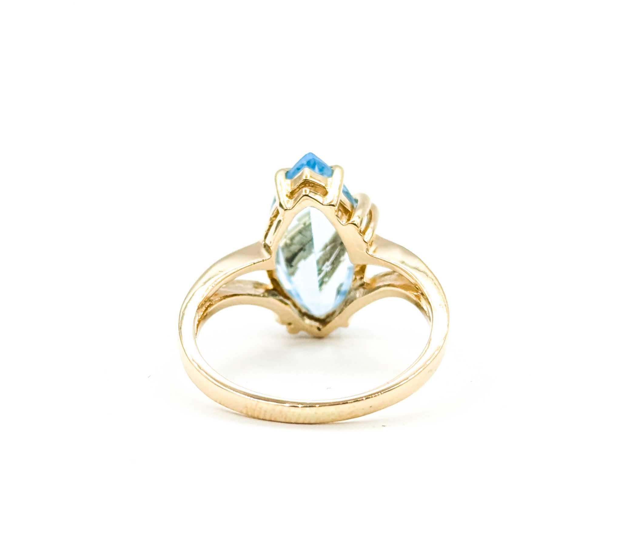 Vintage Blue Topaz Ring in 14k Yellow Gold For Sale 2