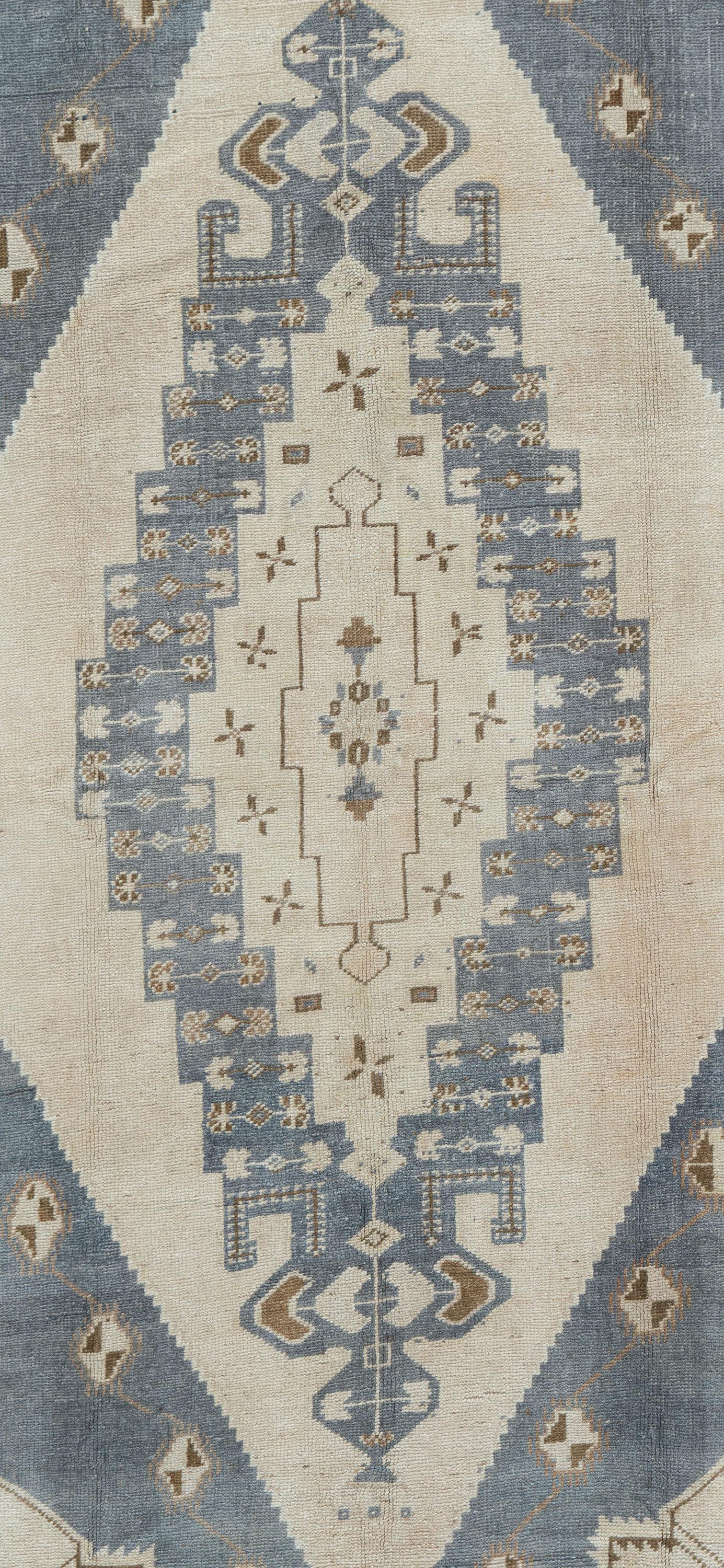 Alfombra Turca Oushak Azul Vintage 4'9 x 8'4 en venta 1