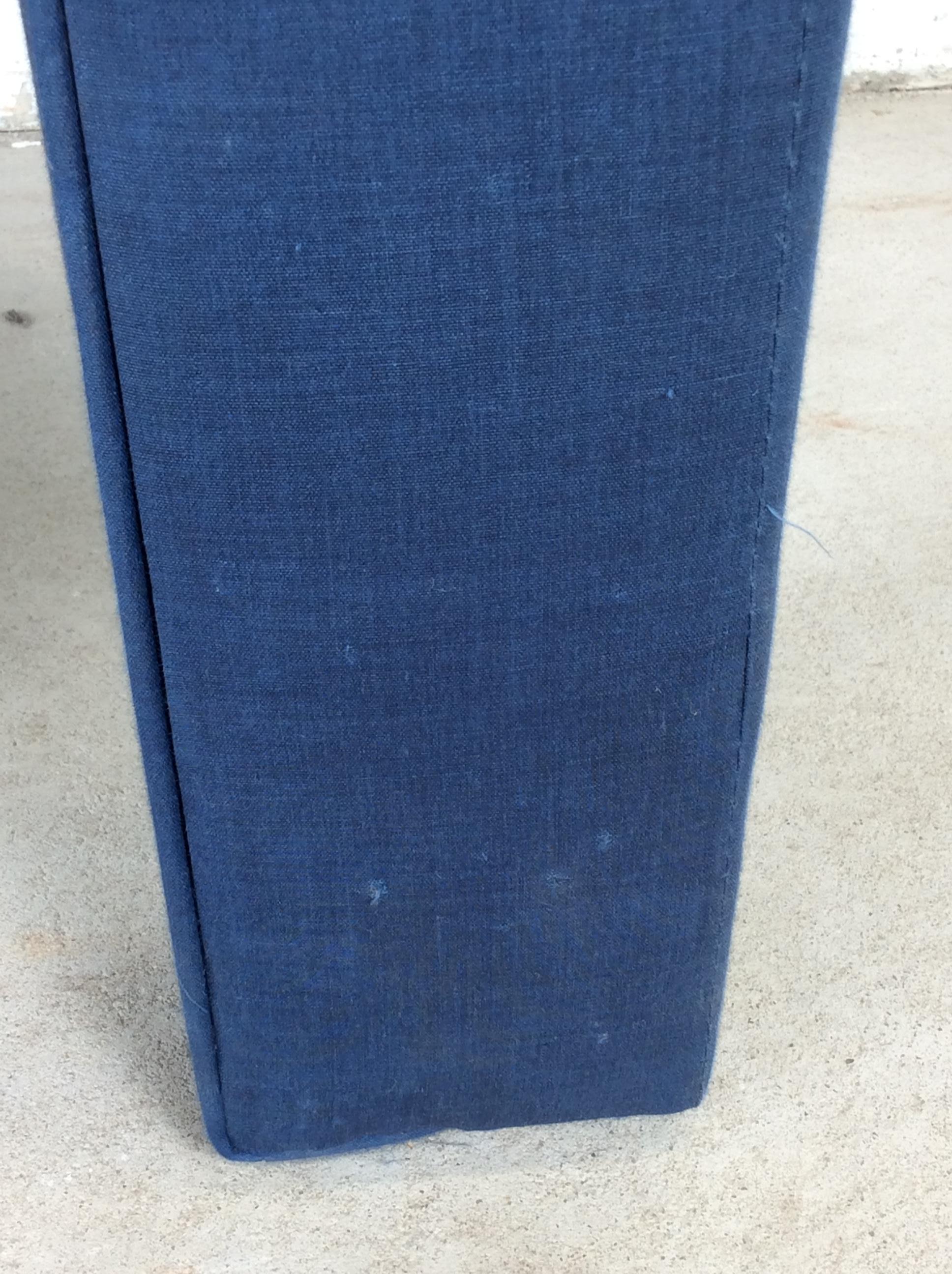 Vintage Blue Upholstered Parsons Style Stool with Tufted Seat en vente 3