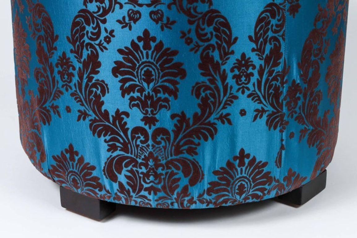Art déco Pouf marocain rond tapissé bleu vintage en vente