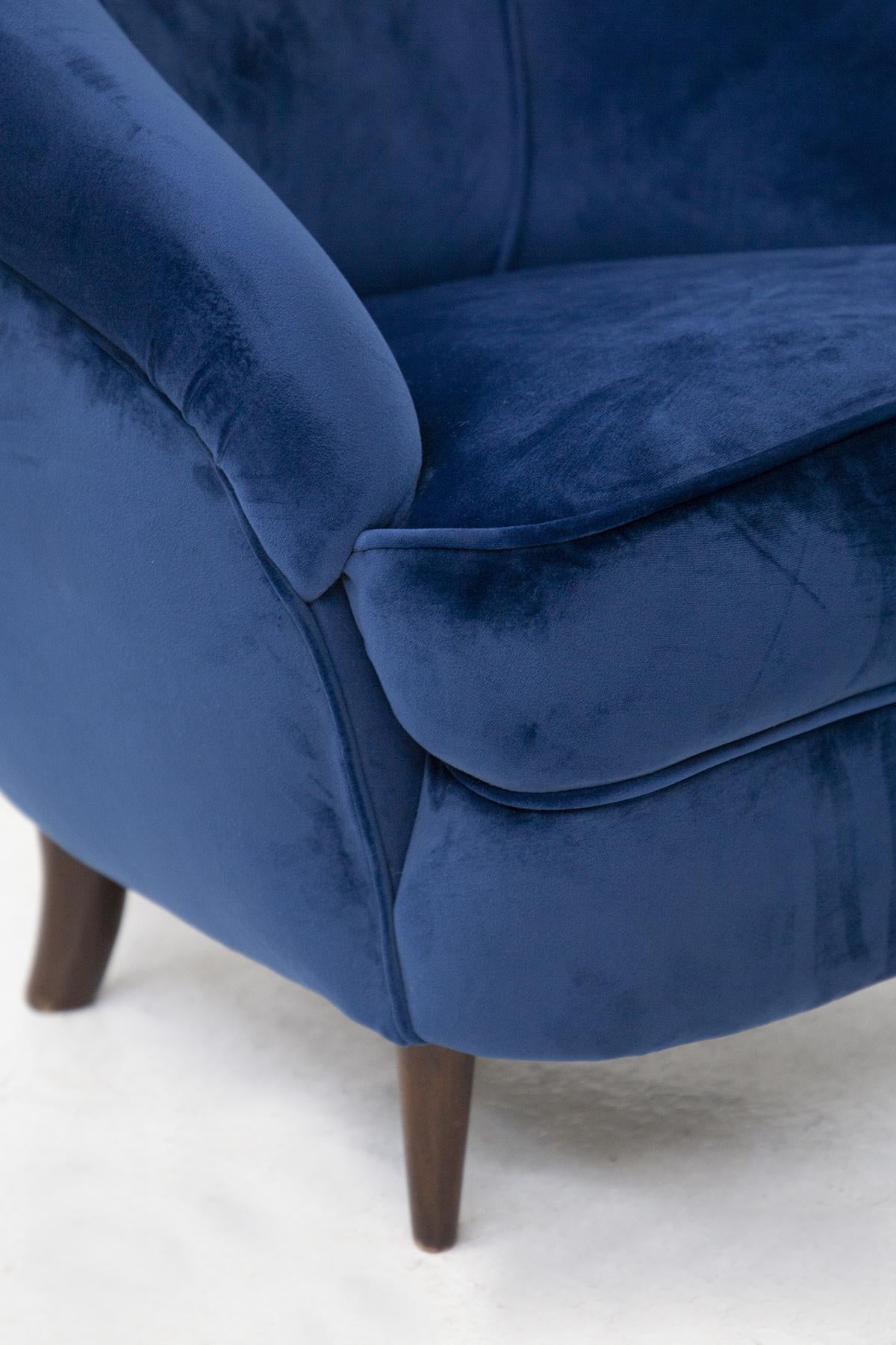 Gorgeous pair of blue velvet armchairs designed by Gio Ponti in the 1960s for the fine Italian manufacture Casa e Giardino.
The armchairs have a rounded shape and have the structure made entirely of fine, finely crafted resistant wood. On the