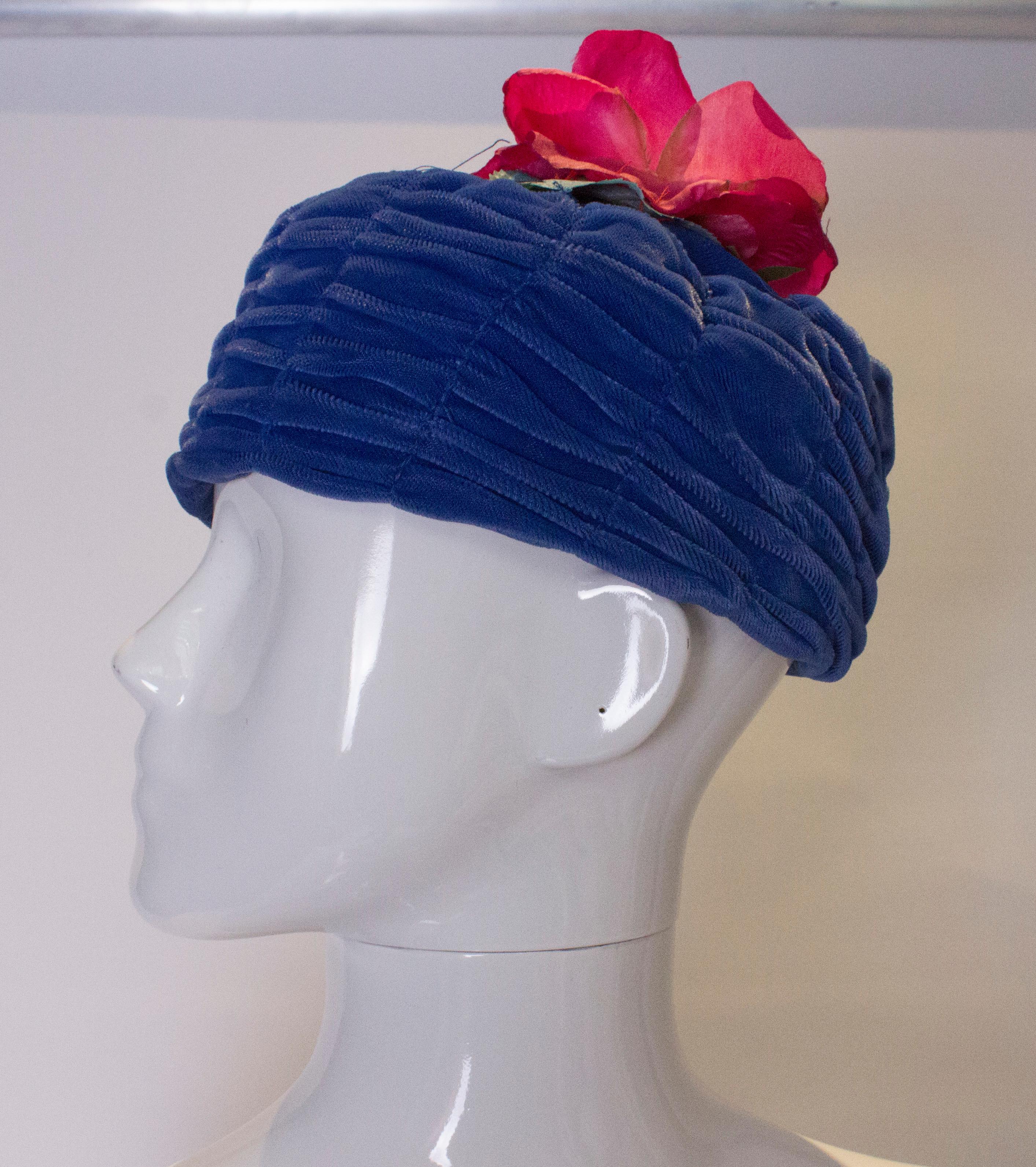 Vintage Blue Velvet Hat with Pink Flowers In Good Condition For Sale In London, GB