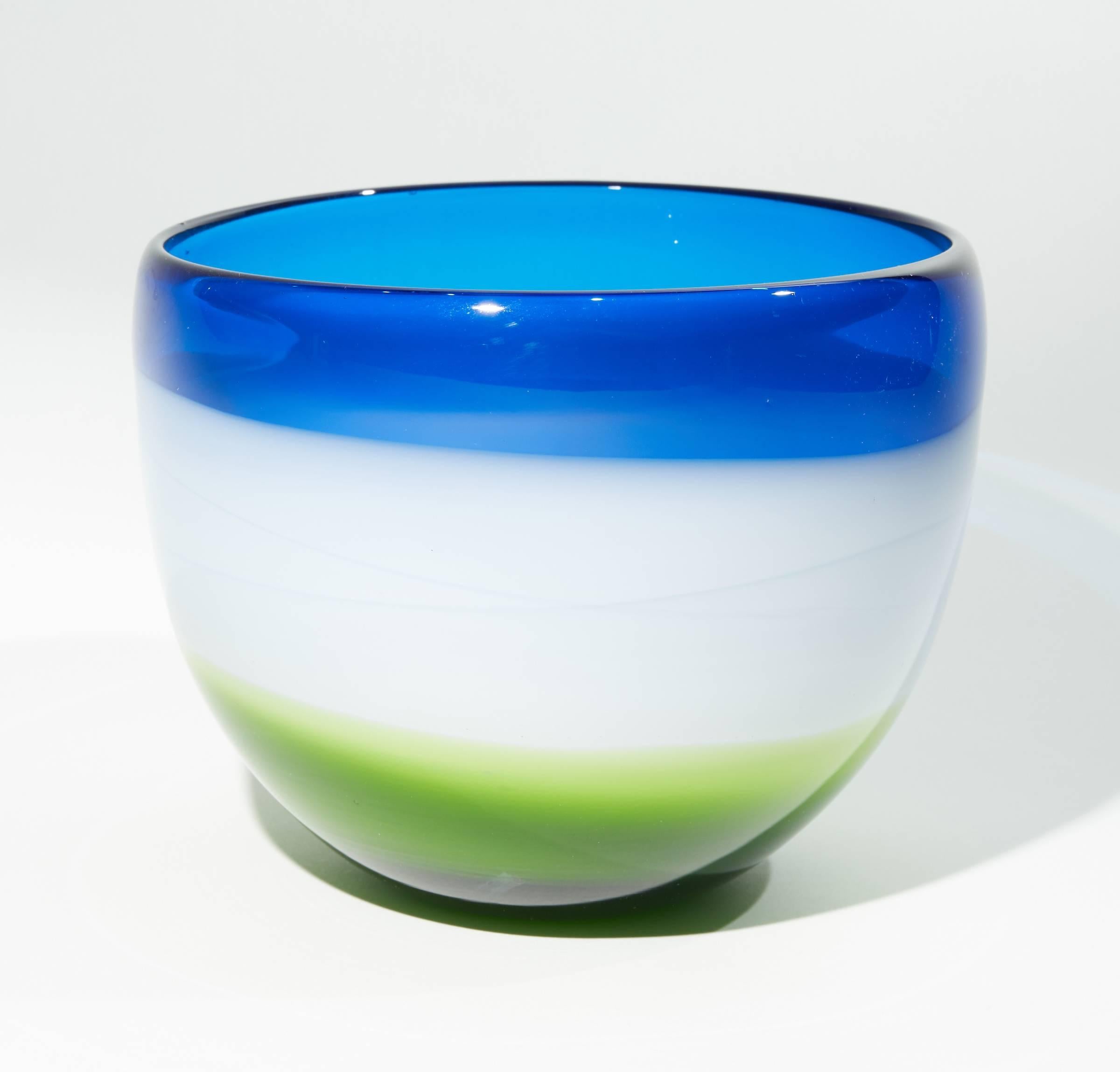 Milieu du XXe siècle Vieux bol en verre de Murano bleu, blanc et vert en vente