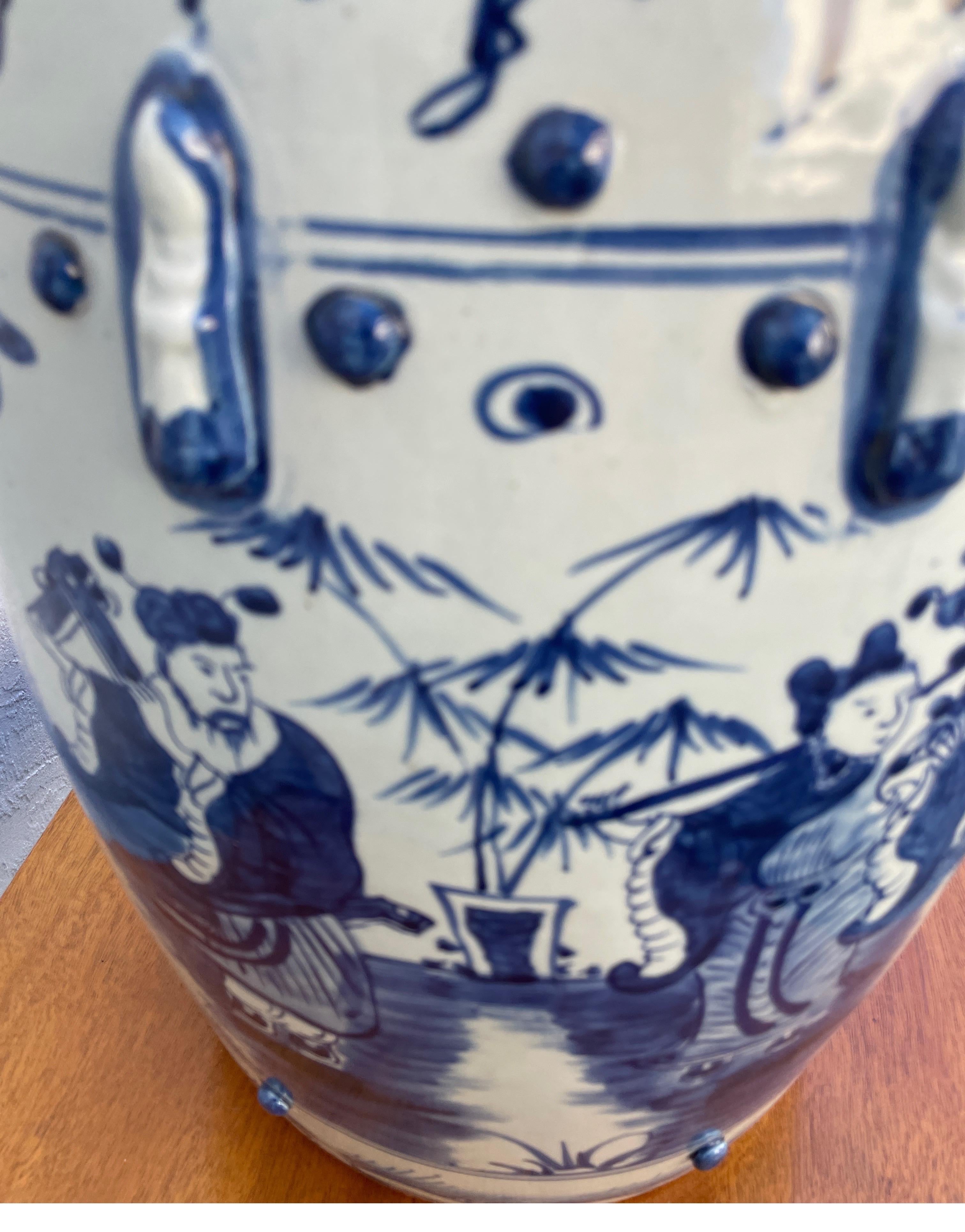 Vintage Blue & White Chinese Garden Seat In Good Condition For Sale In West Palm Beach, FL