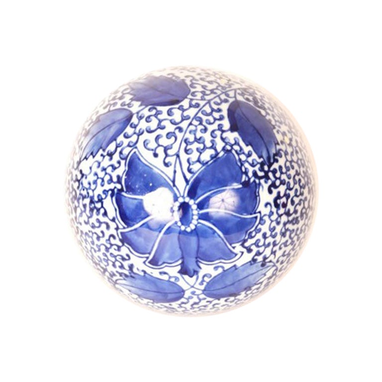 Balle en porcelaine de Chine bleue et blanche vintage