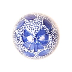 Bola de porcelana china azul y blanca vintage