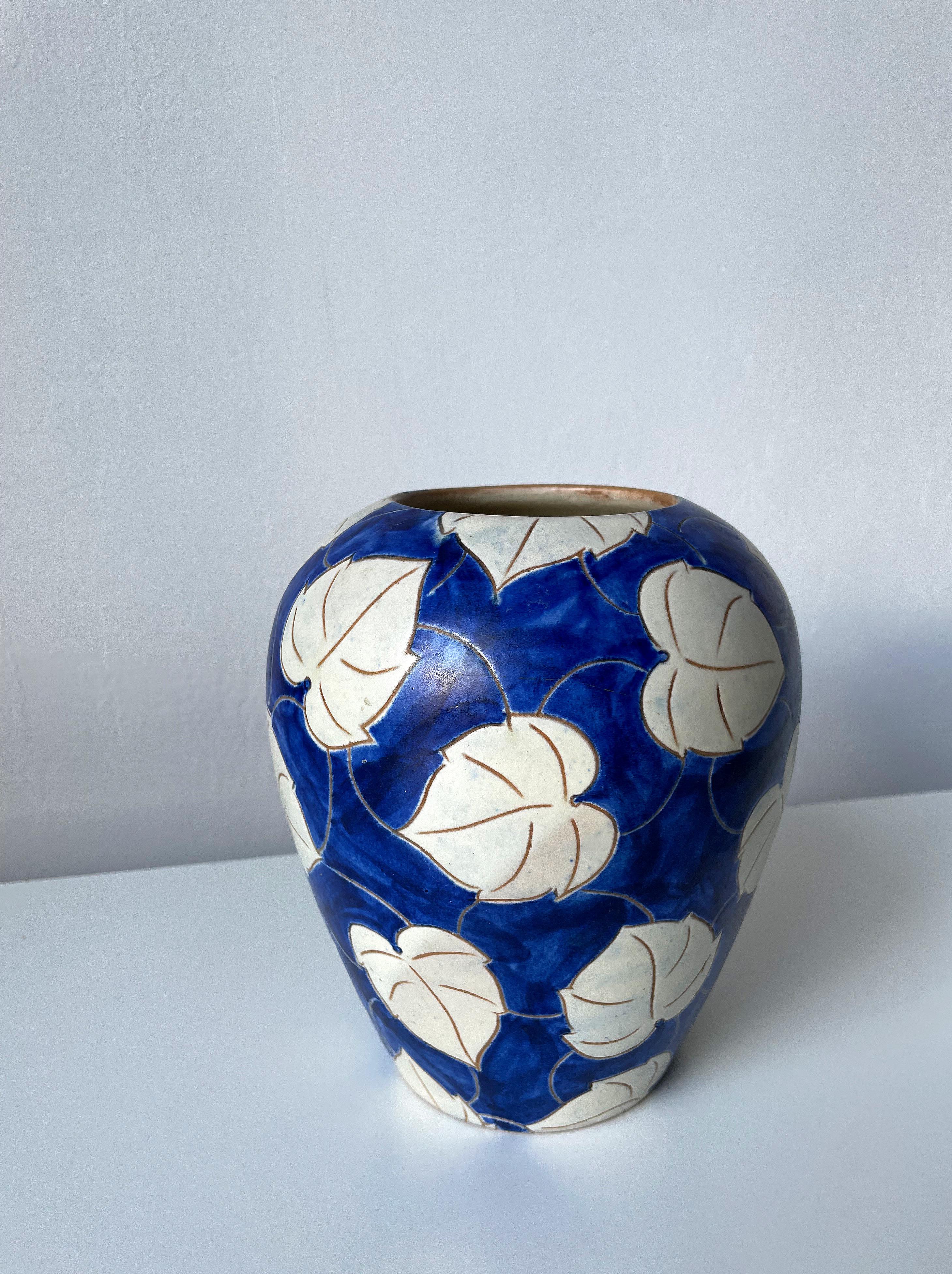 Dänische blau-weiße geblümte Vase aus Eslau, 1950er Jahre (Handbemalt)